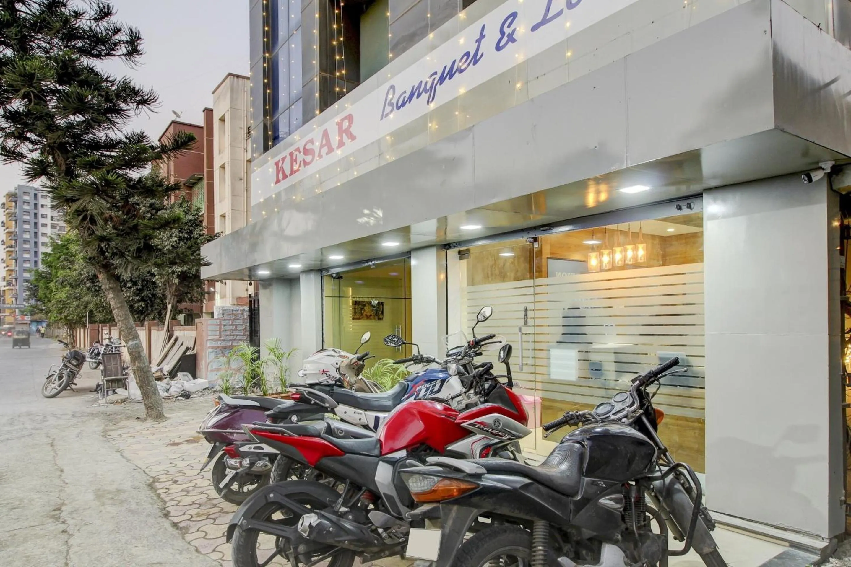 Facade/entrance in Super Collection O Kesar Inn Banquet & Lodging