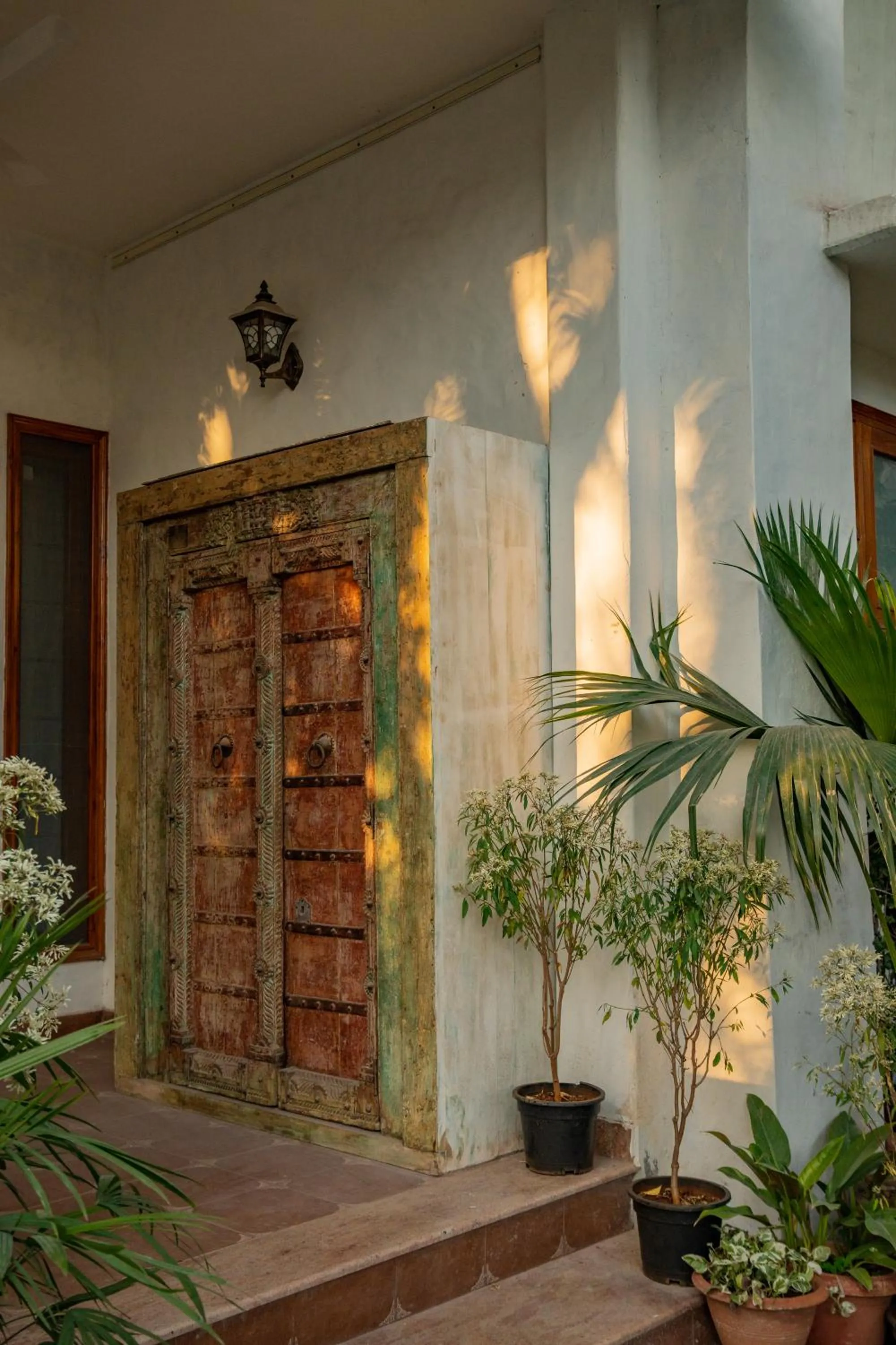 Facade/entrance in Anchorage 42