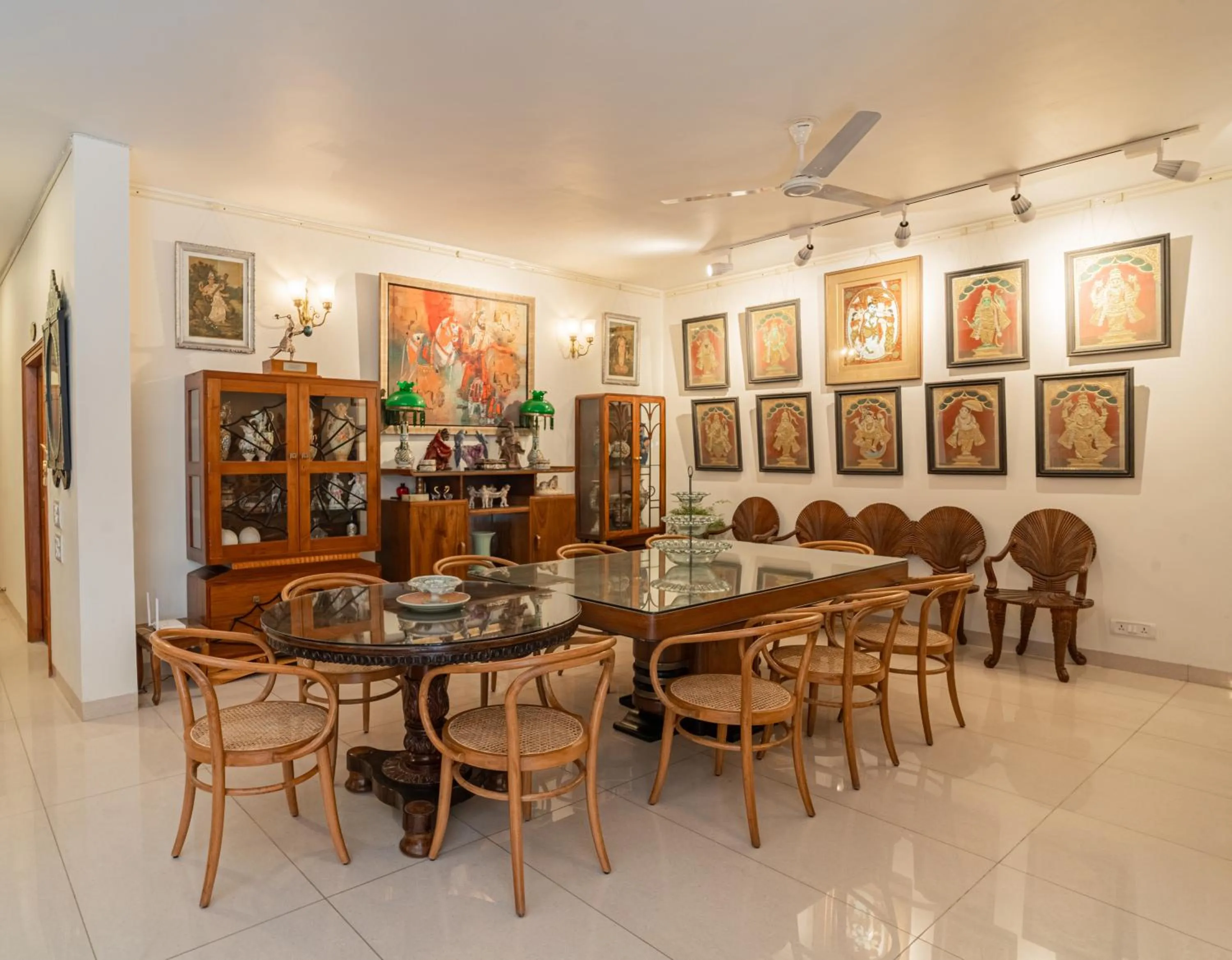 Dining area in Anchorage 42