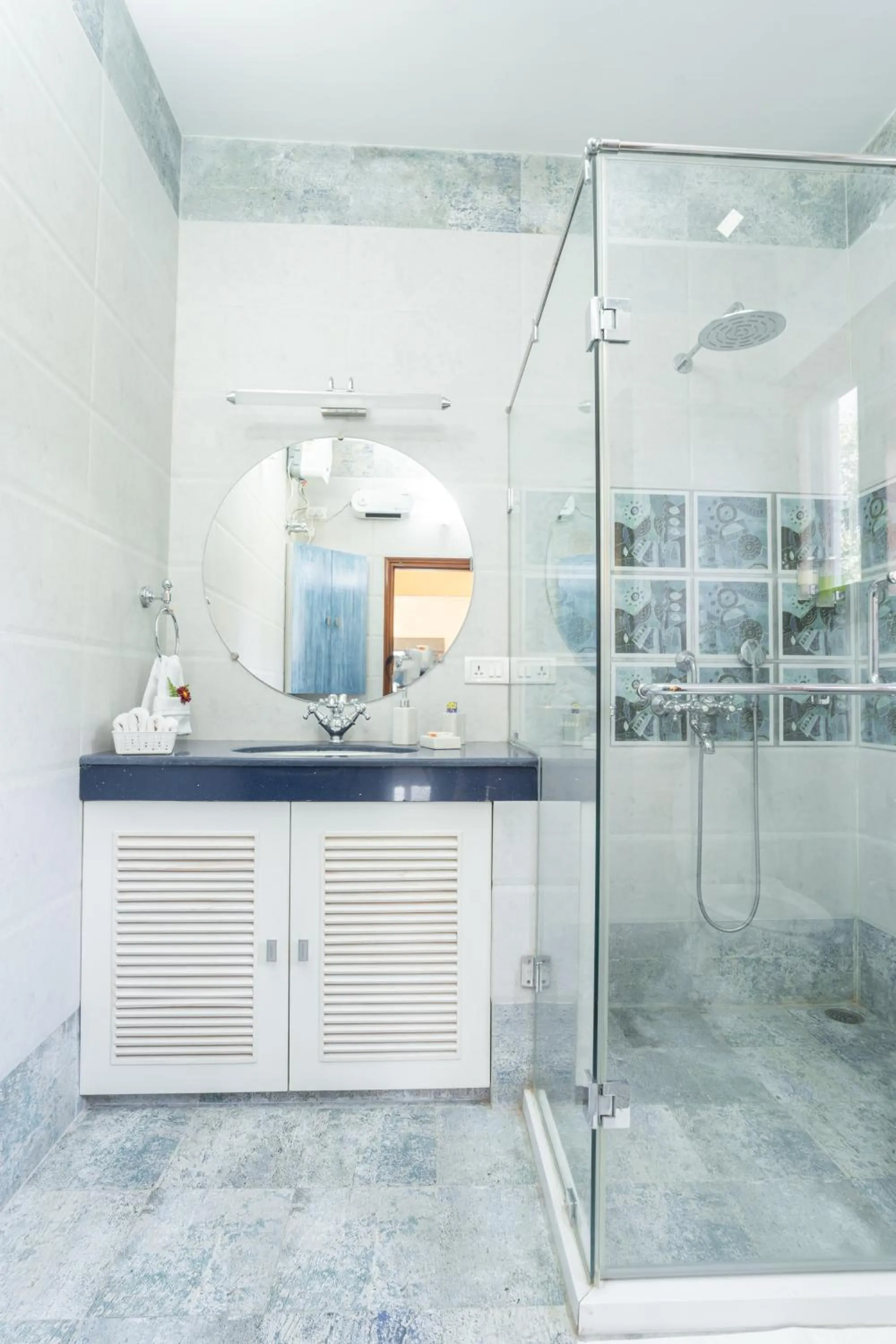 Shower in Anchorage 42