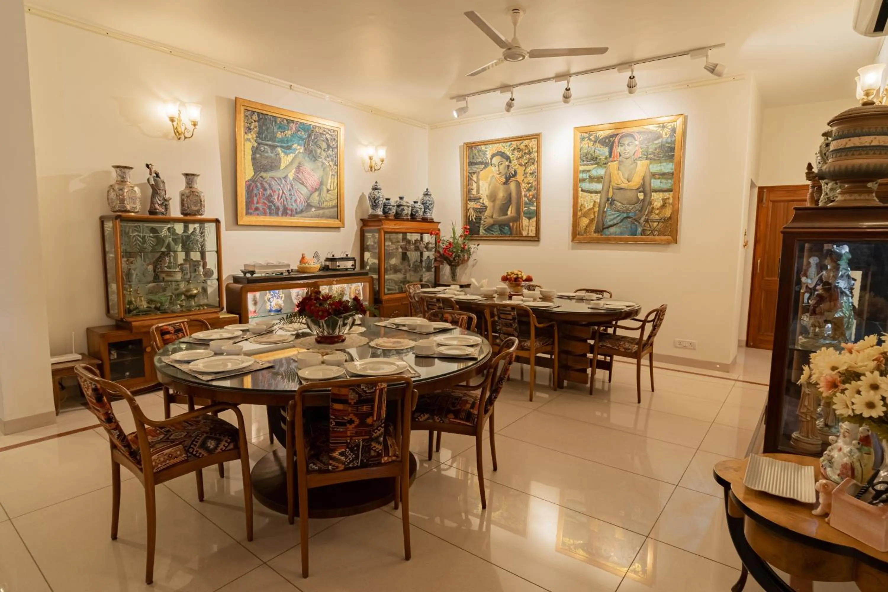 Dining area in Anchorage 42