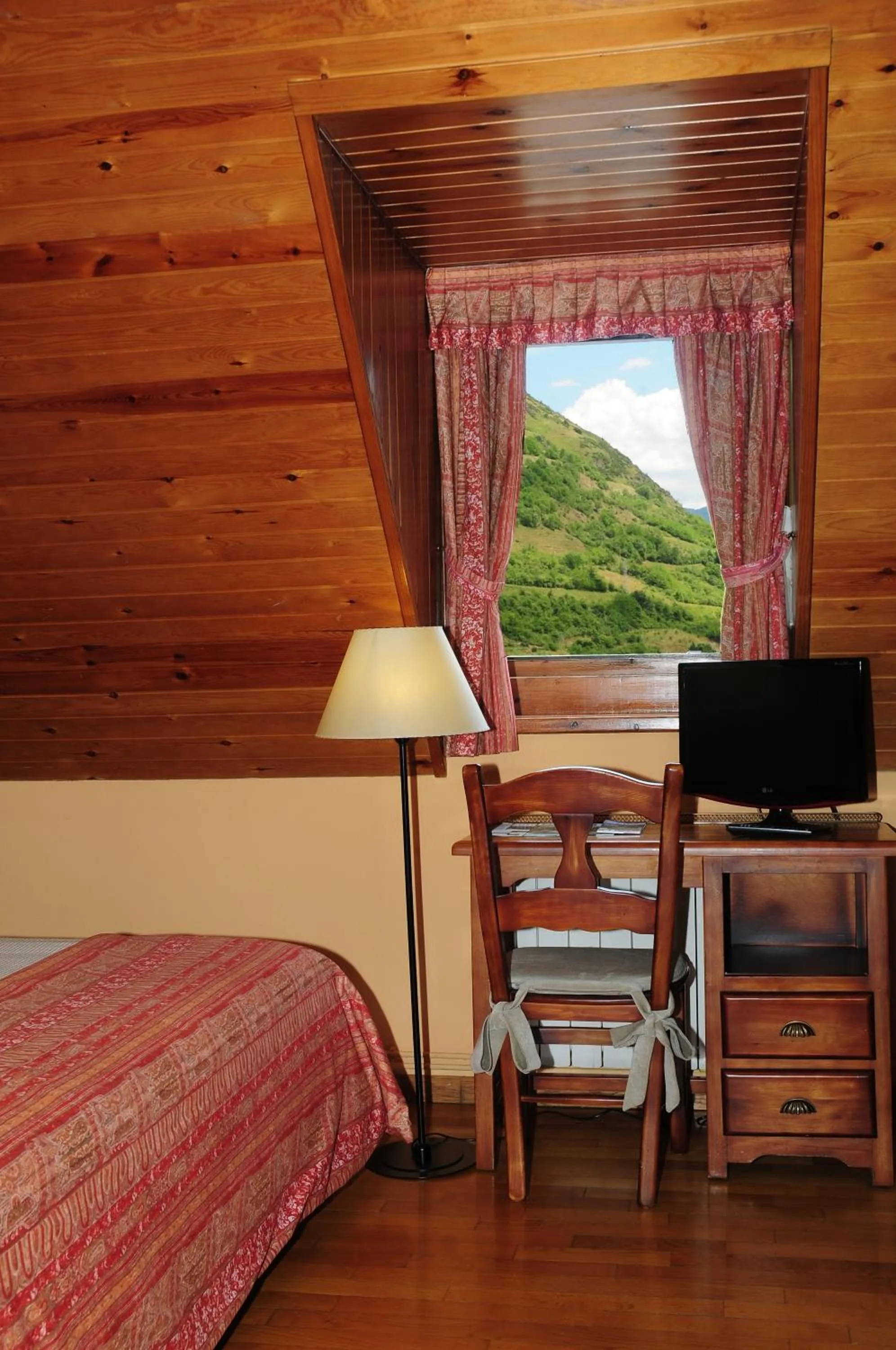 Decorative detail, Bed in ETH Pomer