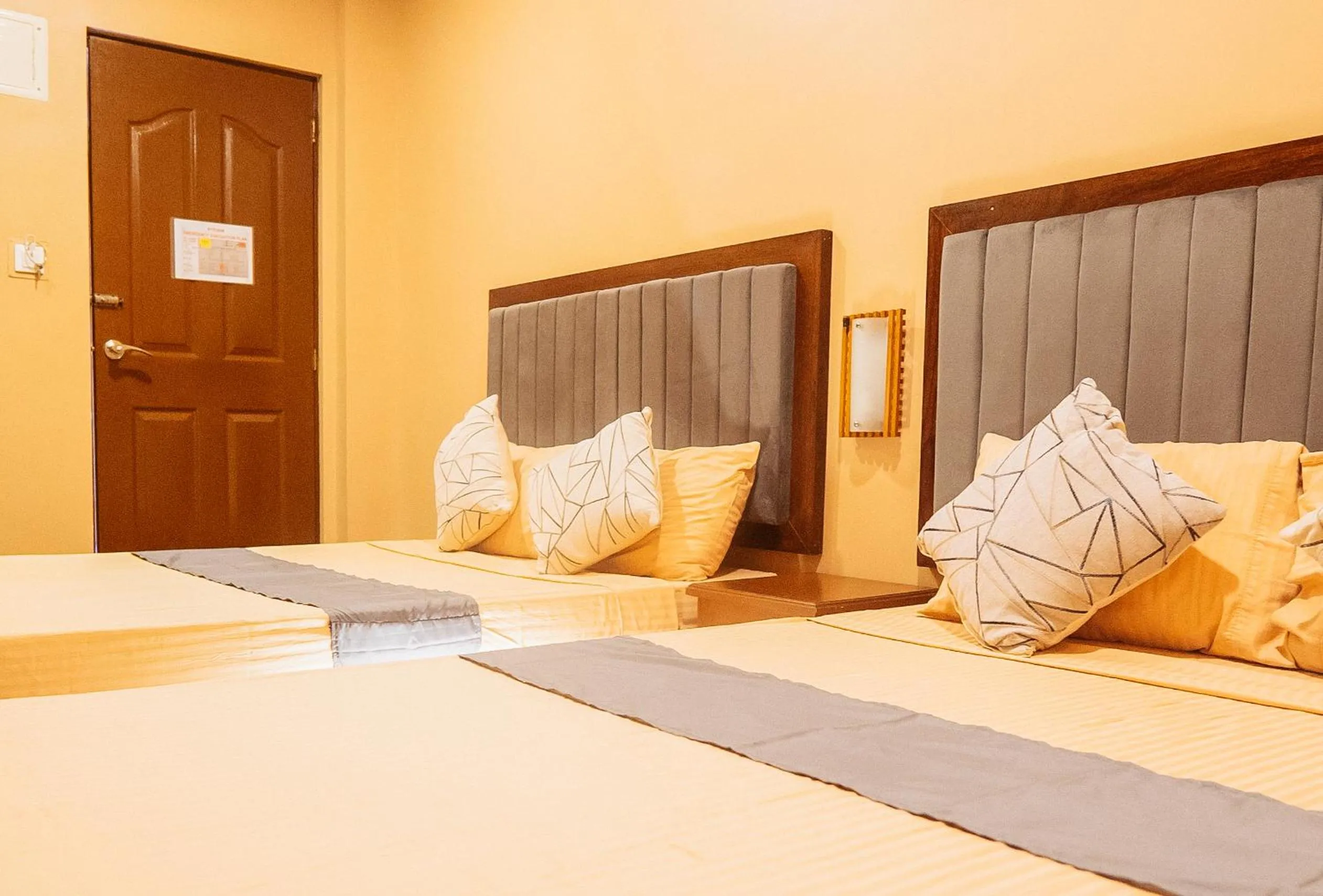 Bed in RedDoorz Plus @ Hotel Platinum Occidental Mindoro