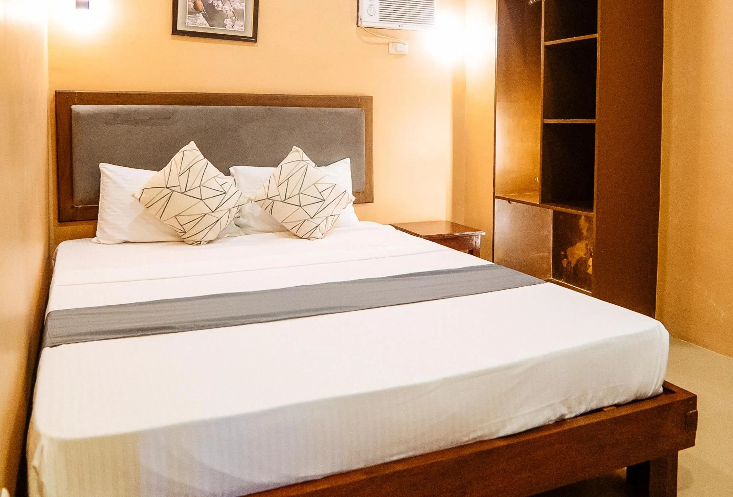 Bed in RedDoorz Plus @ Hotel Platinum Occidental Mindoro