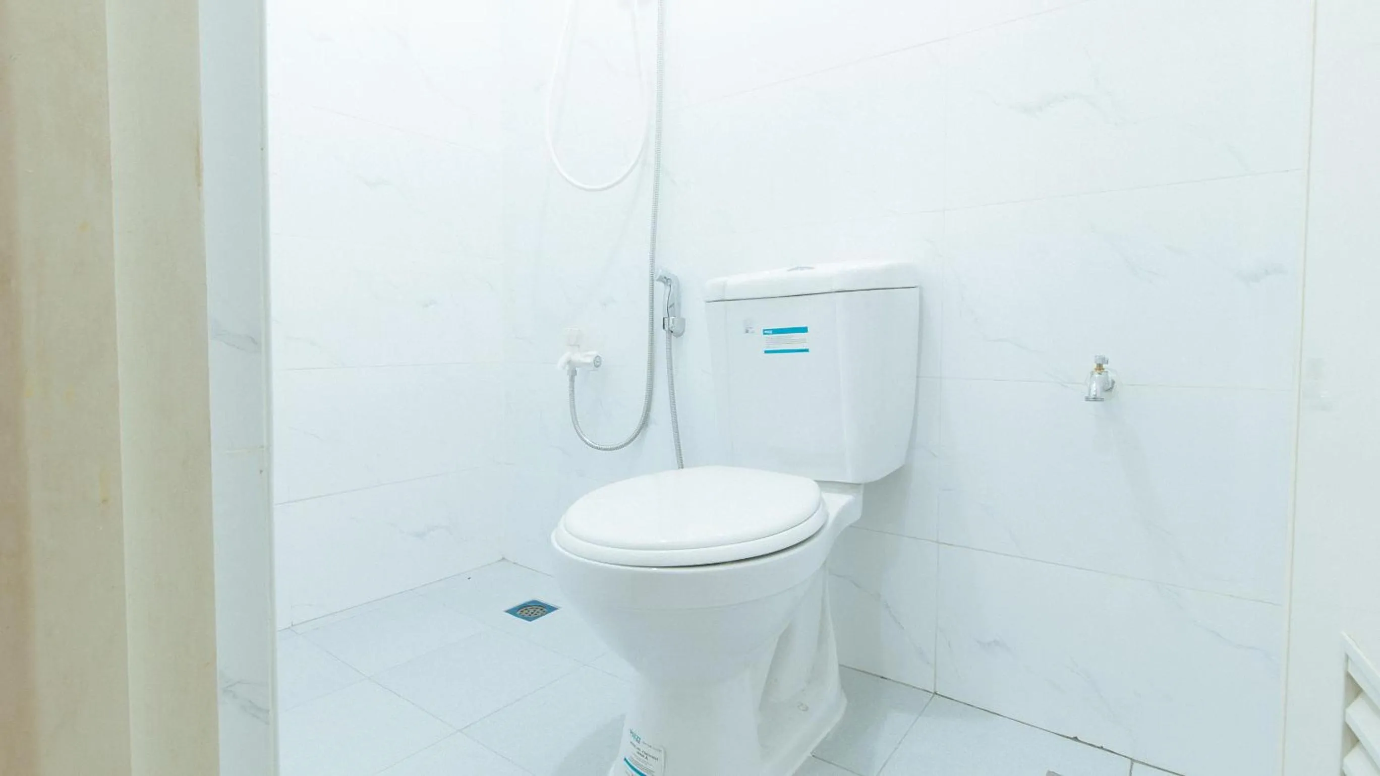 Shower in RedDoorz Plus @ Hotel Platinum Occidental Mindoro