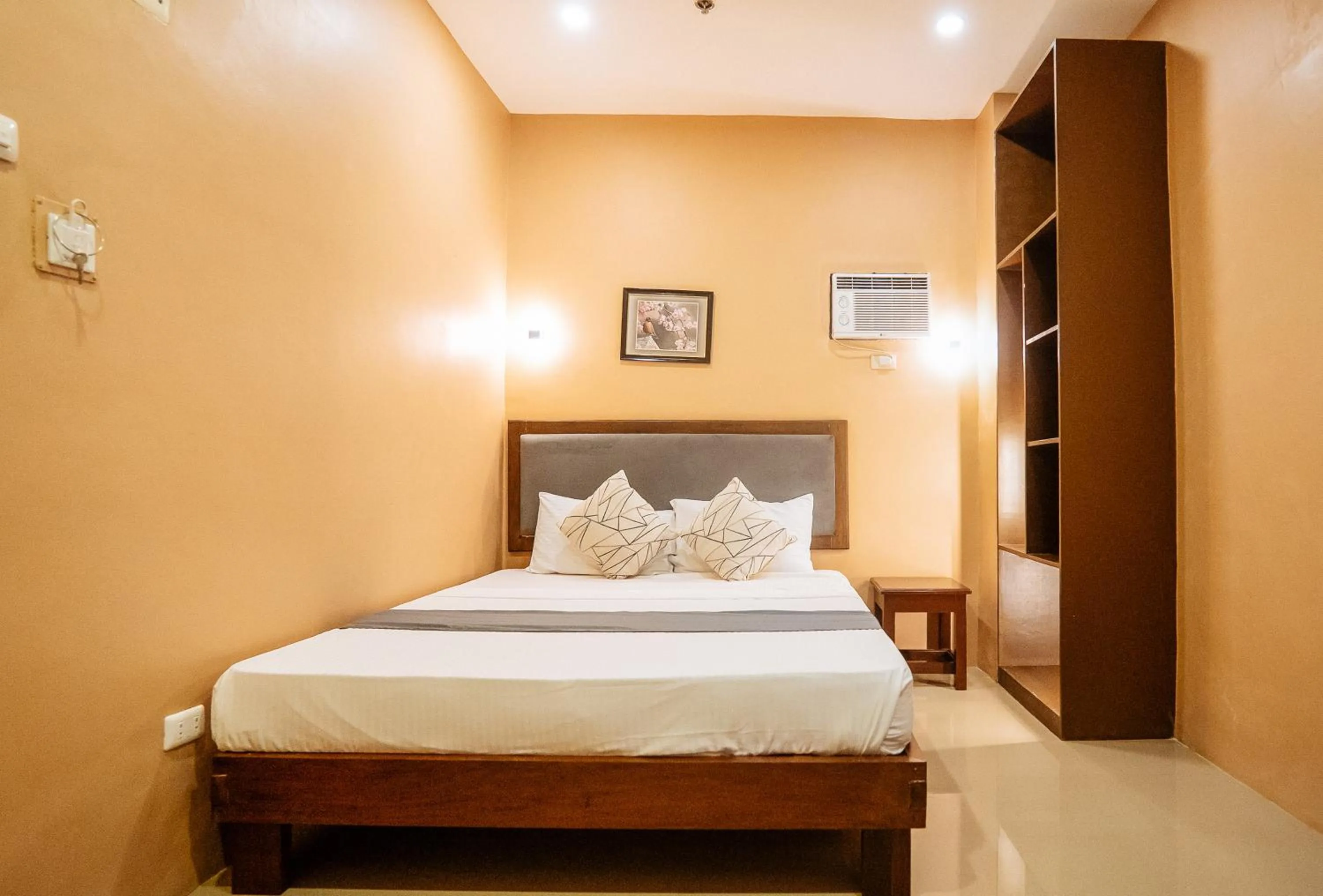 Bed in RedDoorz Plus @ Hotel Platinum Occidental Mindoro