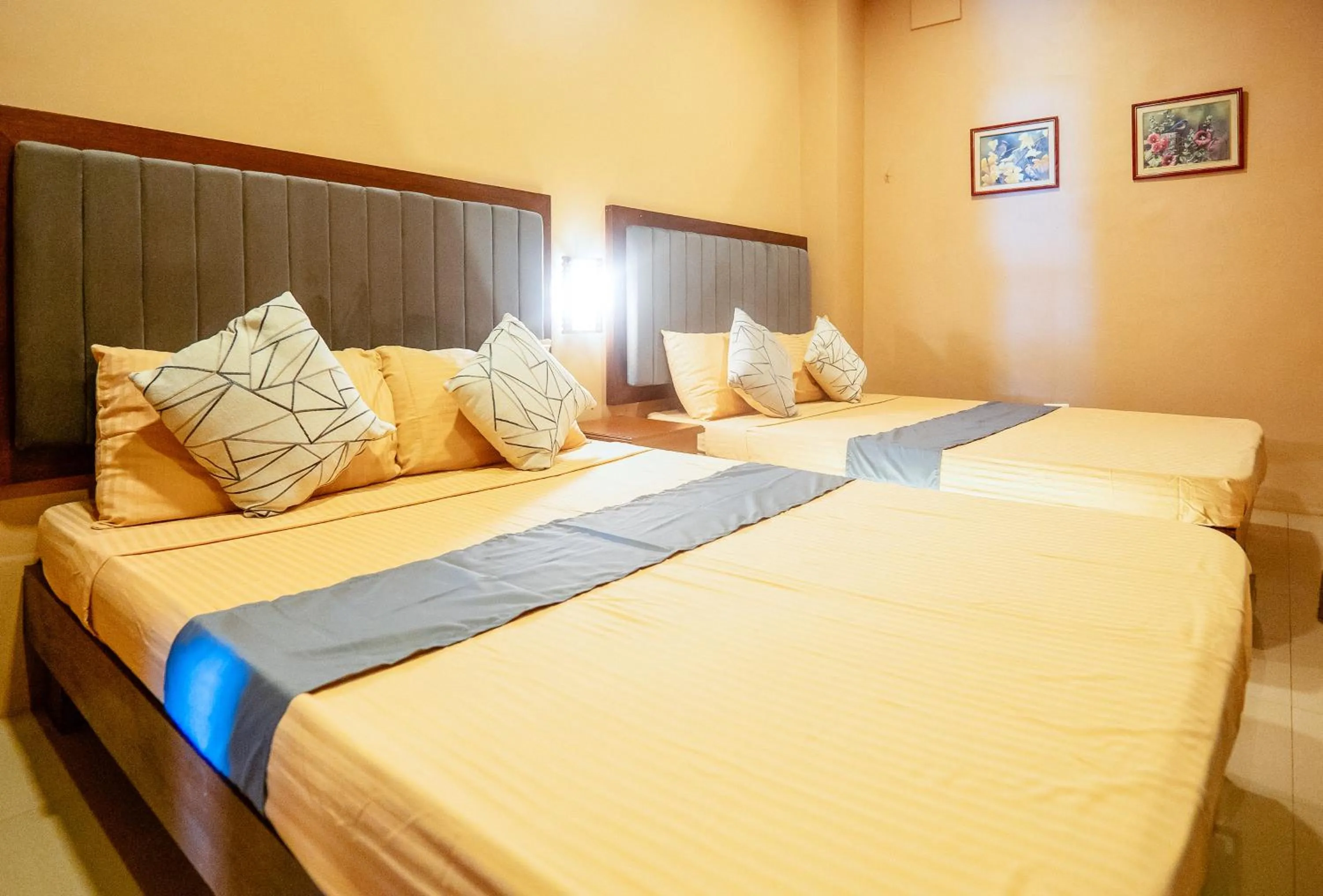 Bed in RedDoorz Plus @ Hotel Platinum Occidental Mindoro