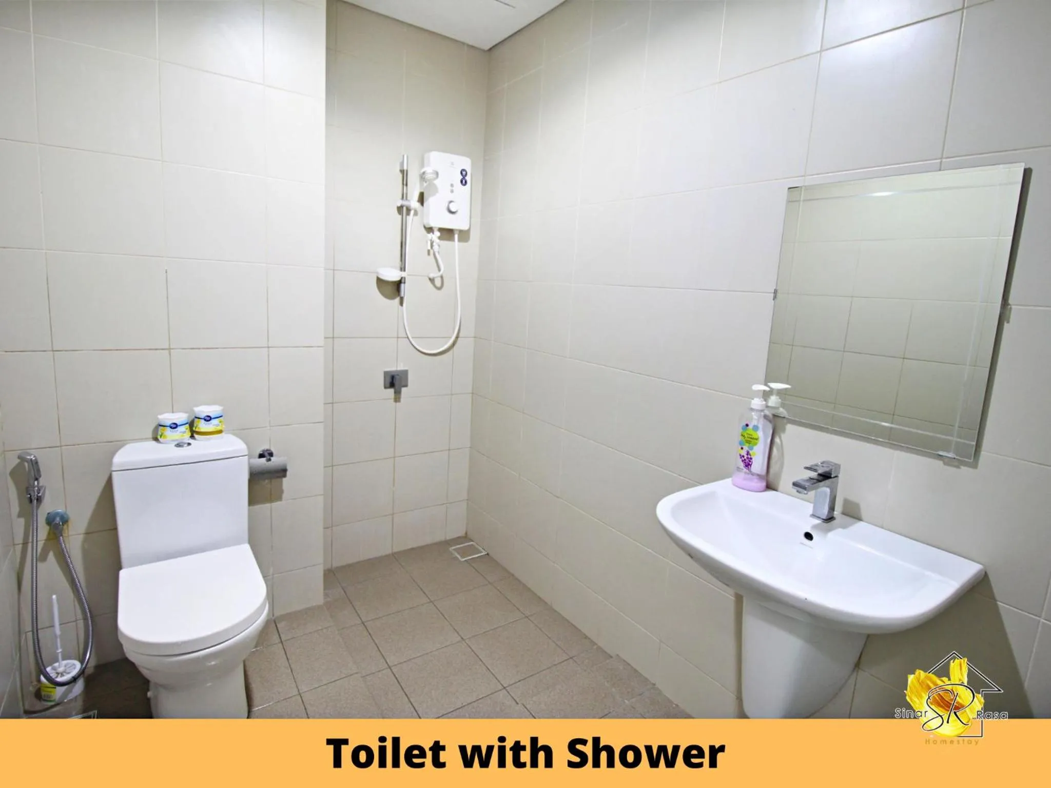 Shower in Sinar Rasa Homestay at I-Soho, I-City