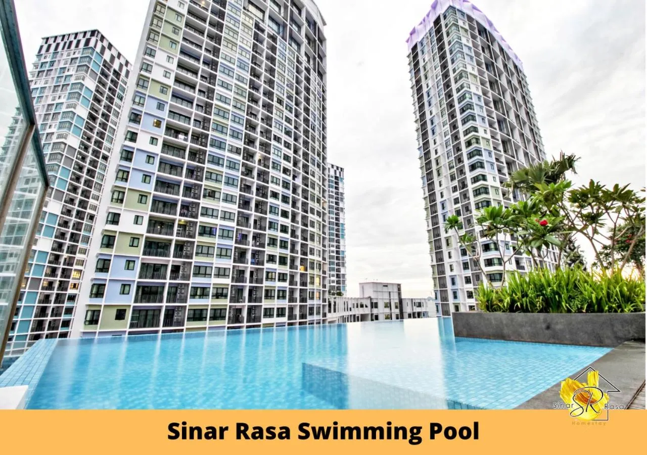 Swimming pool in Sinar Rasa Homestay at I-Soho, I-City
