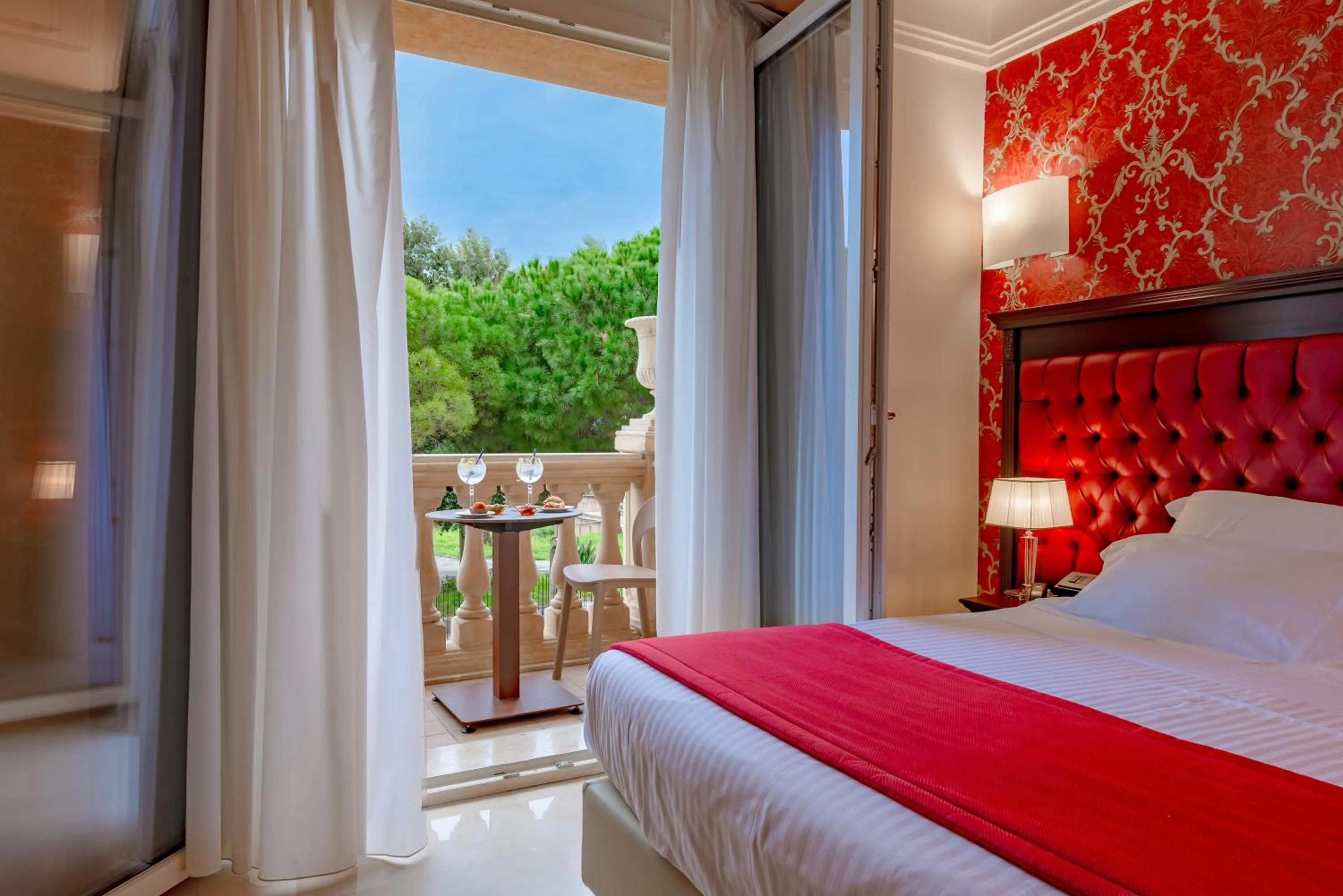 Bed in La Paloma Blanca Hotel