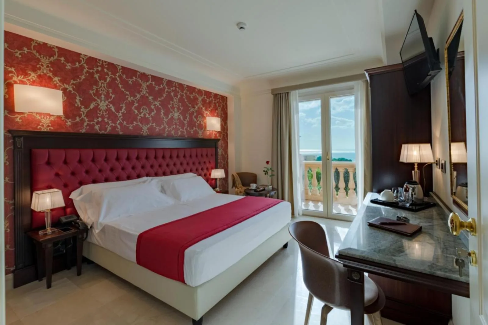 Bed in La Paloma Blanca Hotel