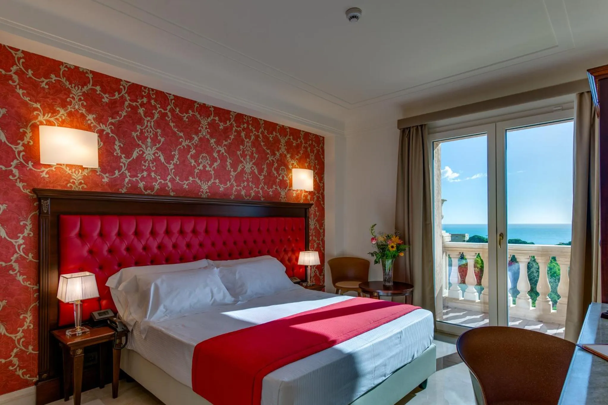 Bed in La Paloma Blanca Hotel