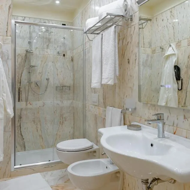 Shower in La Paloma Blanca Hotel