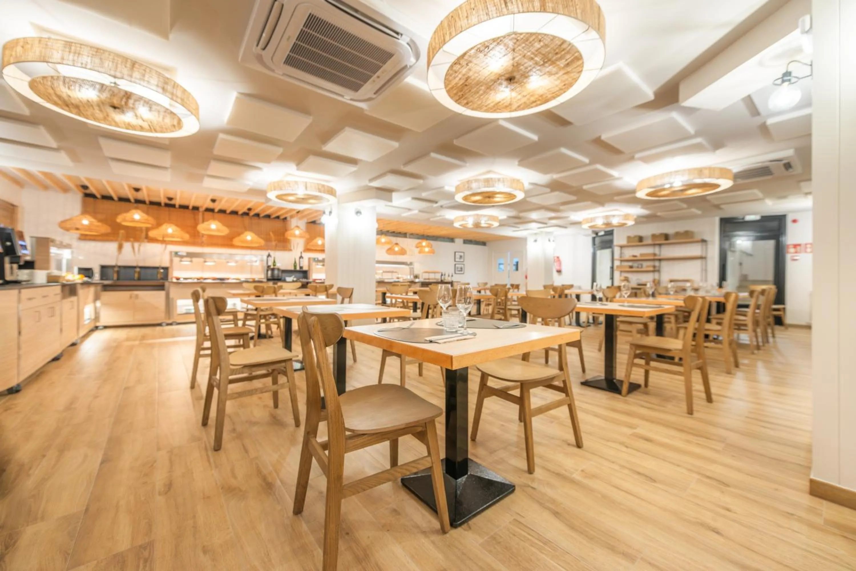 Restaurant/places to eat in Hotel Viella