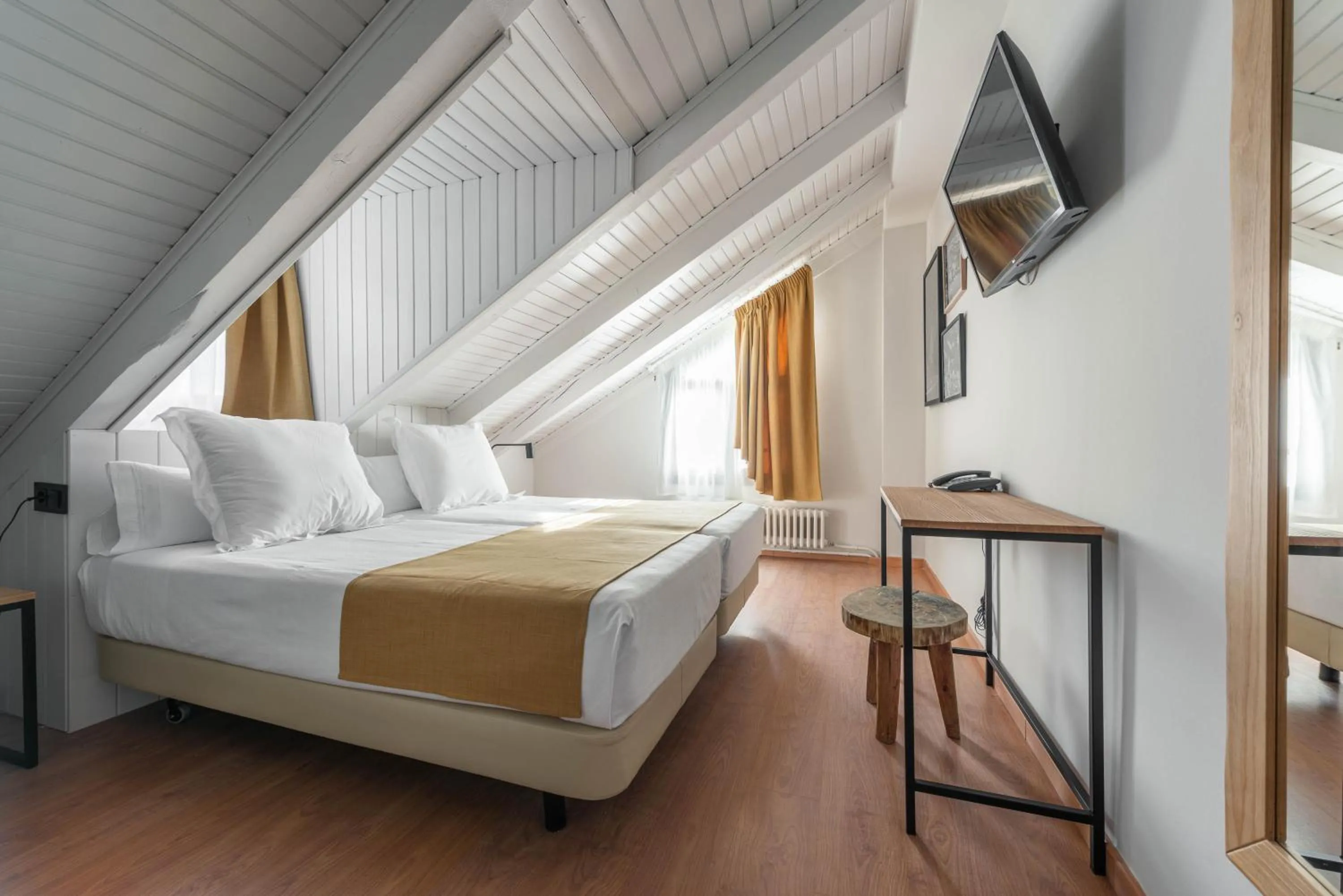 Bedroom, Bed in Hotel Viella