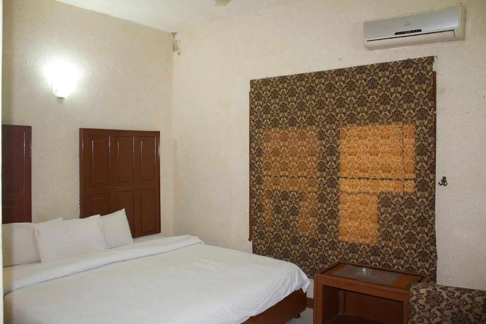 Bed in Margalla View Motel