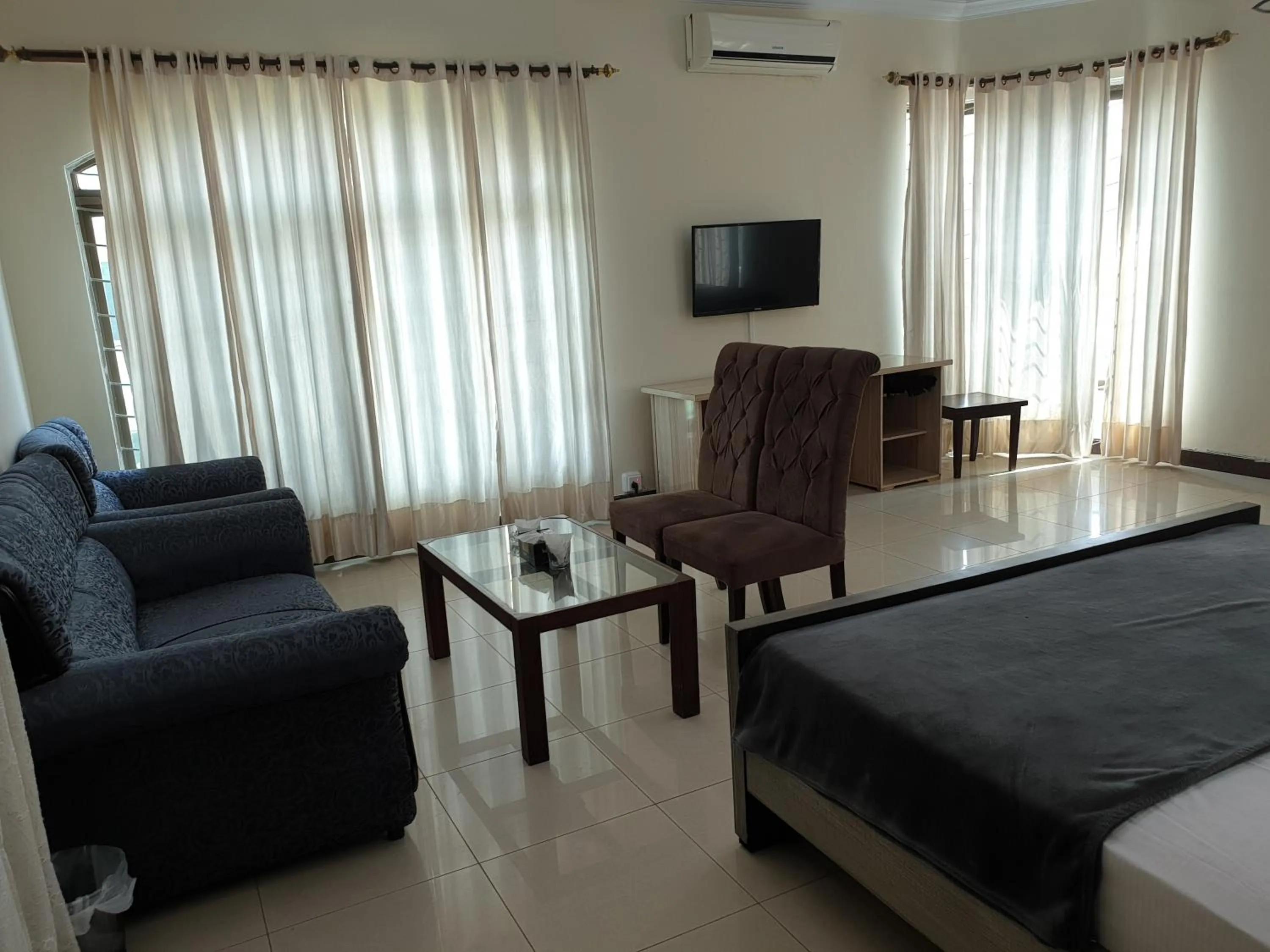 Bed in MUDAN Residency