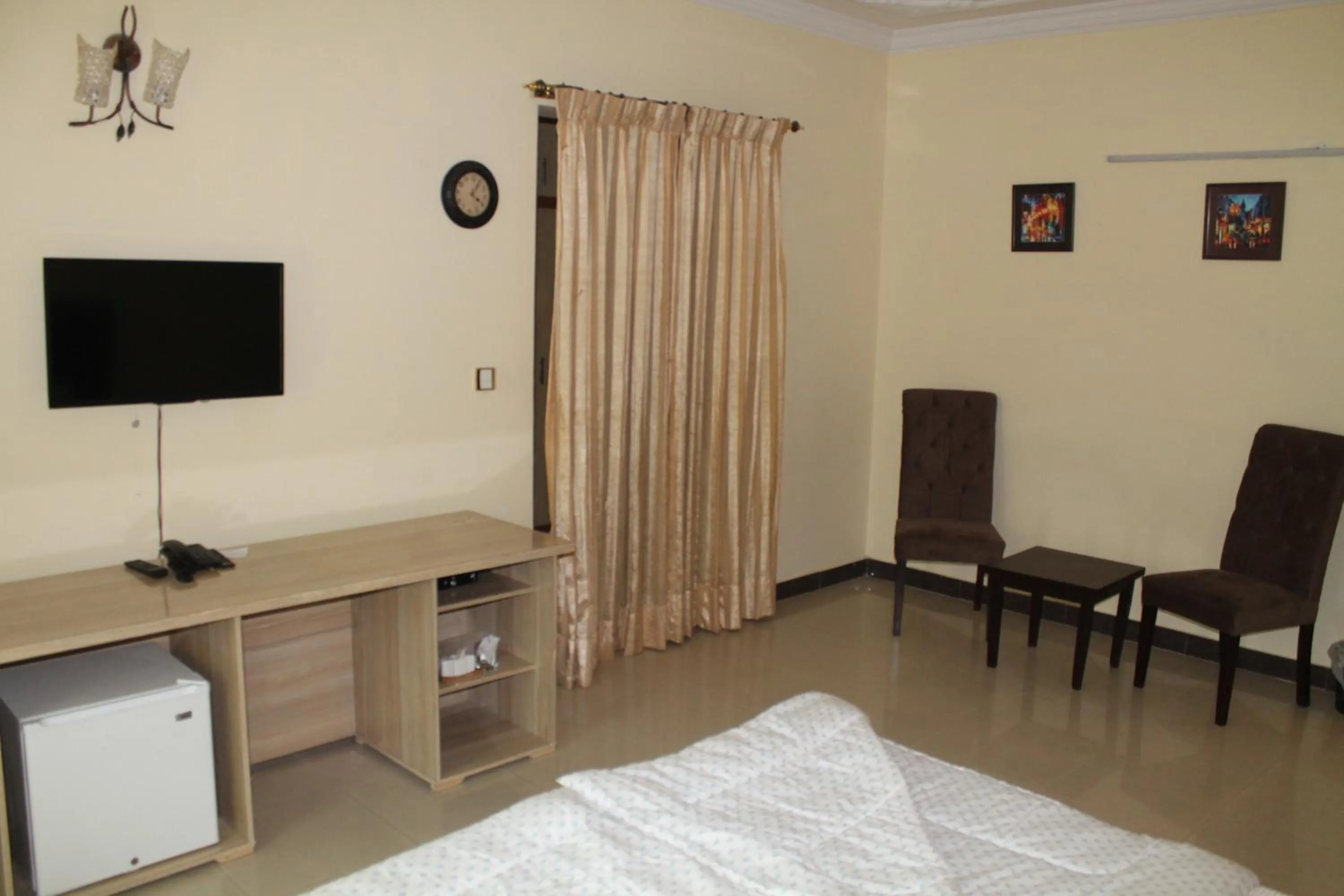 Bed in MUDAN Residency