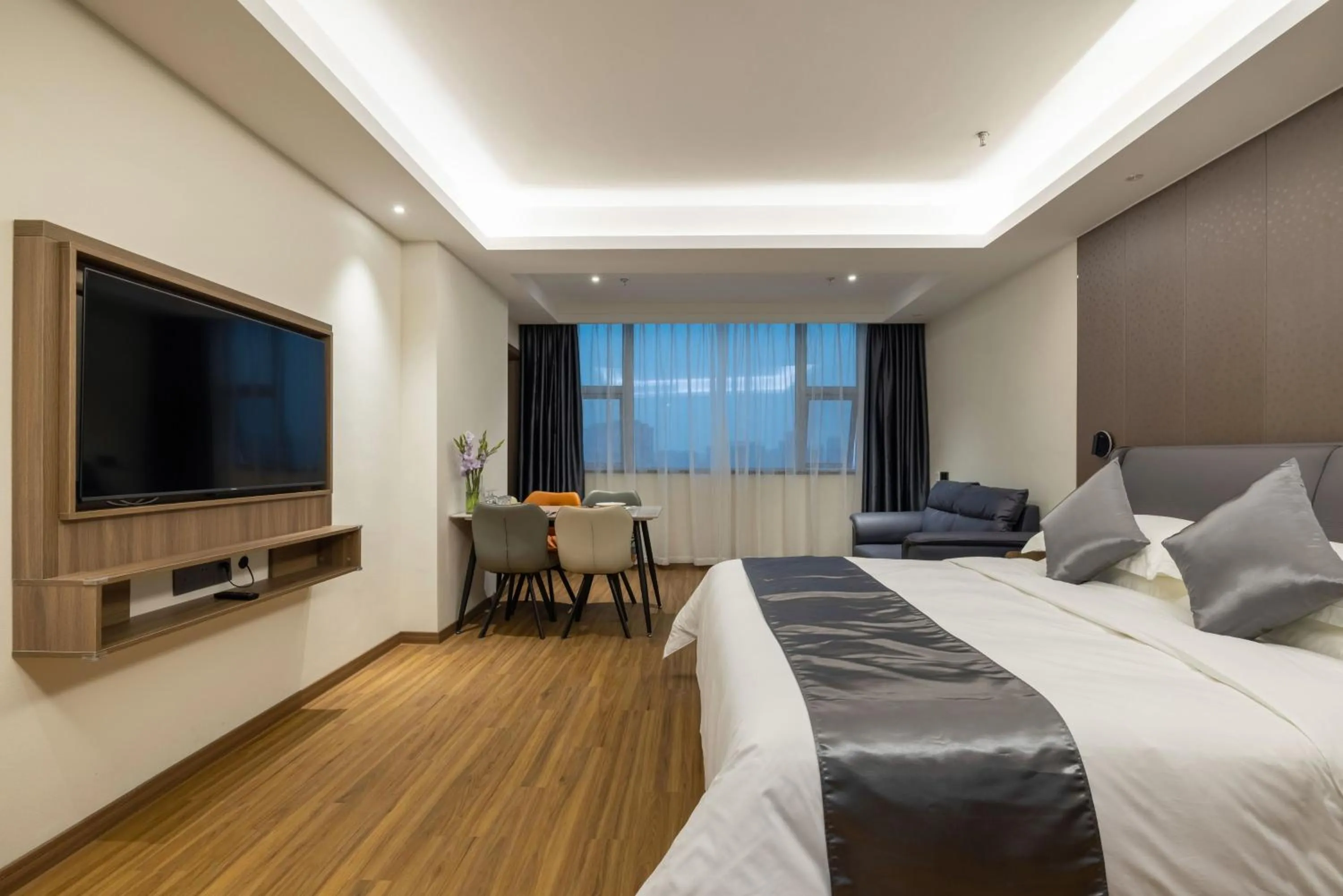 Photo of the whole room, Bed in Citadines Zhengda Mall Hefei