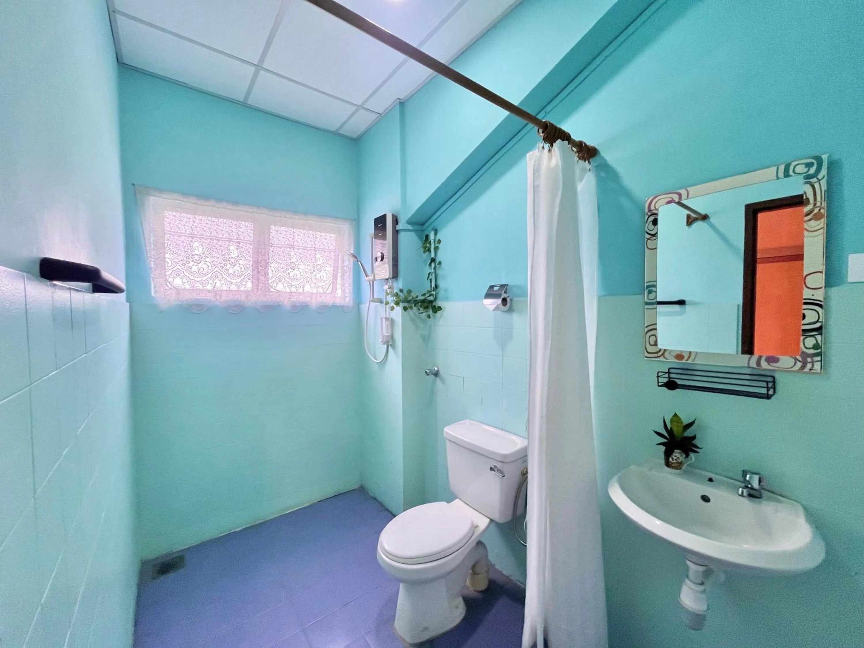 Shower in Heng Ann Guest House