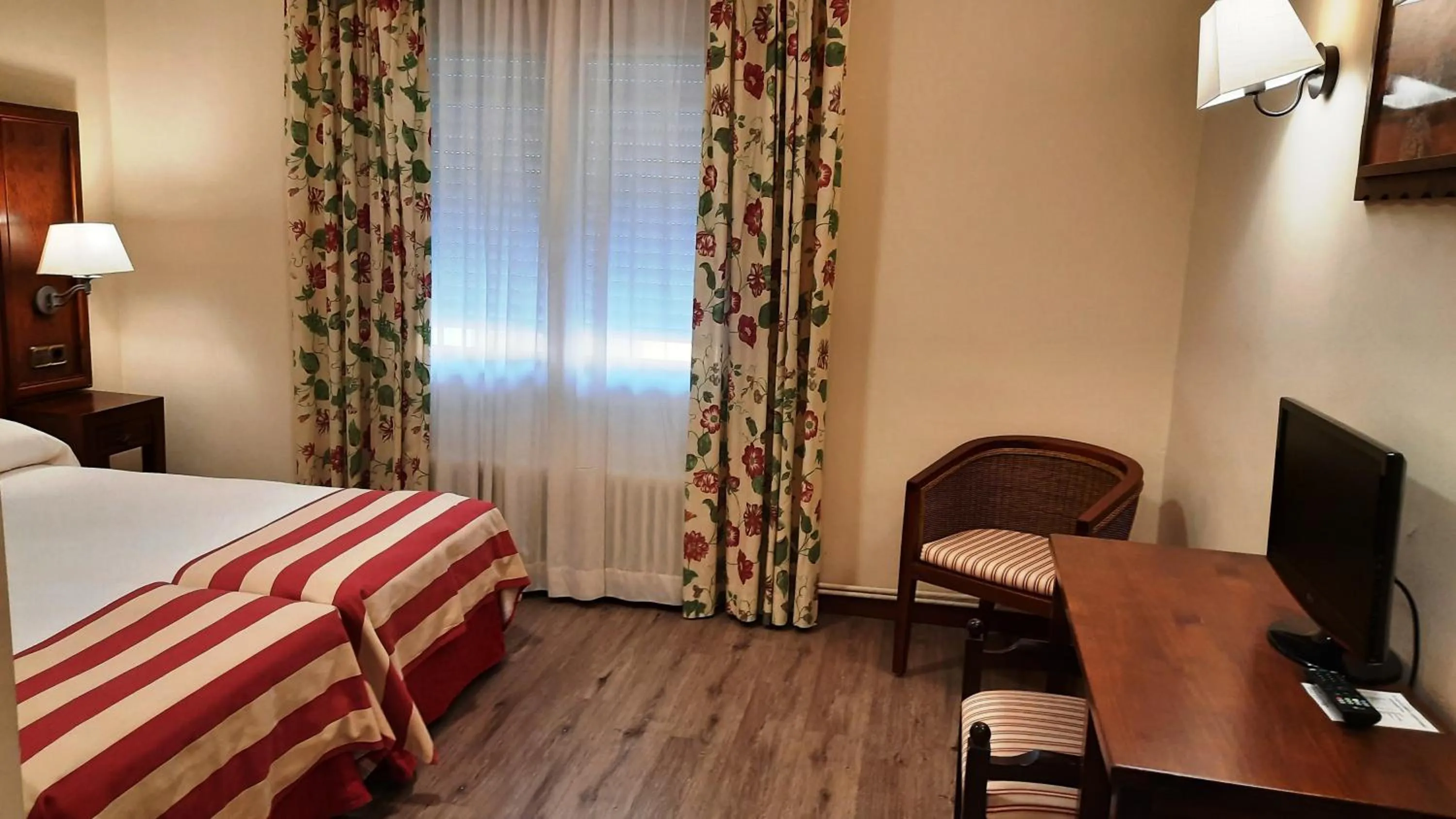 Bedroom, Bed in Hotel Urogallo