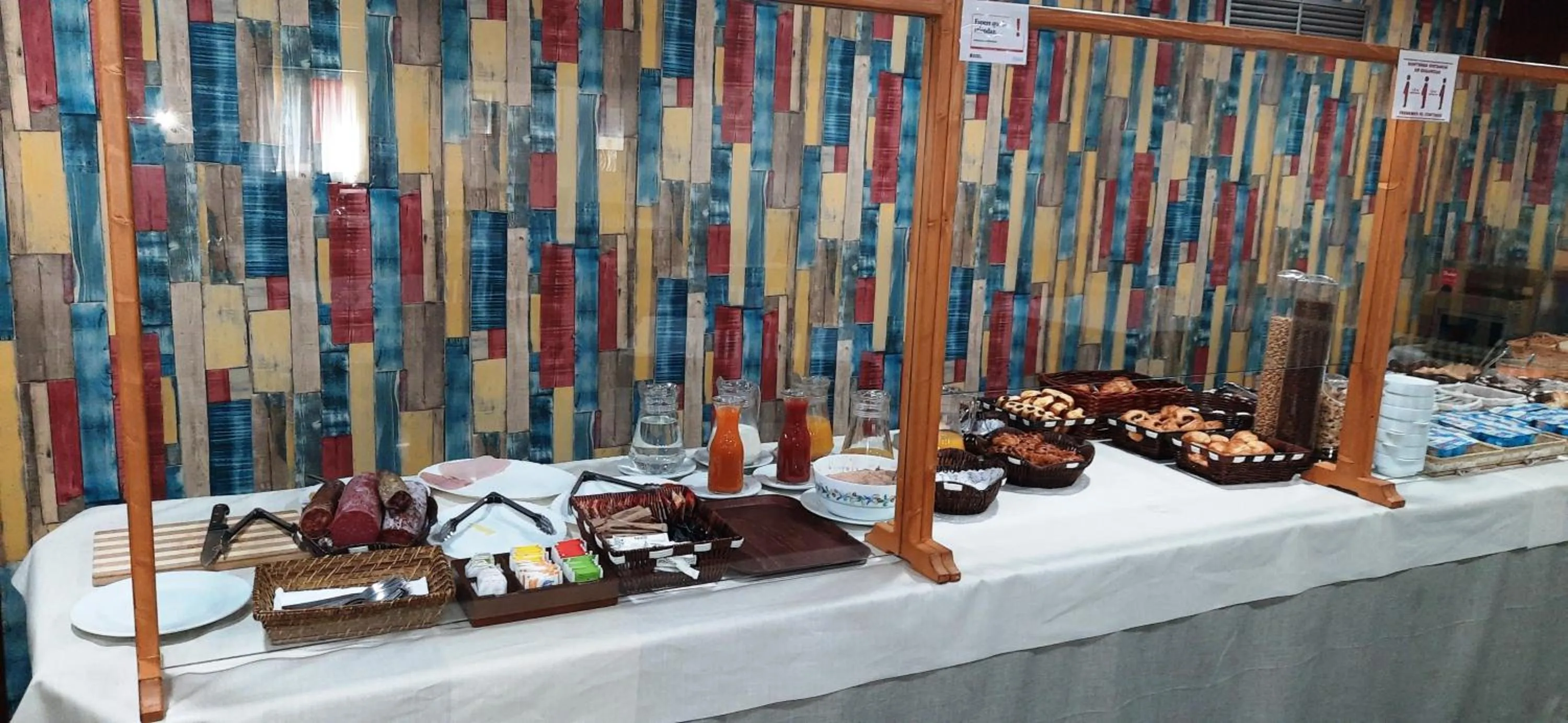 Buffet breakfast in Hotel Urogallo