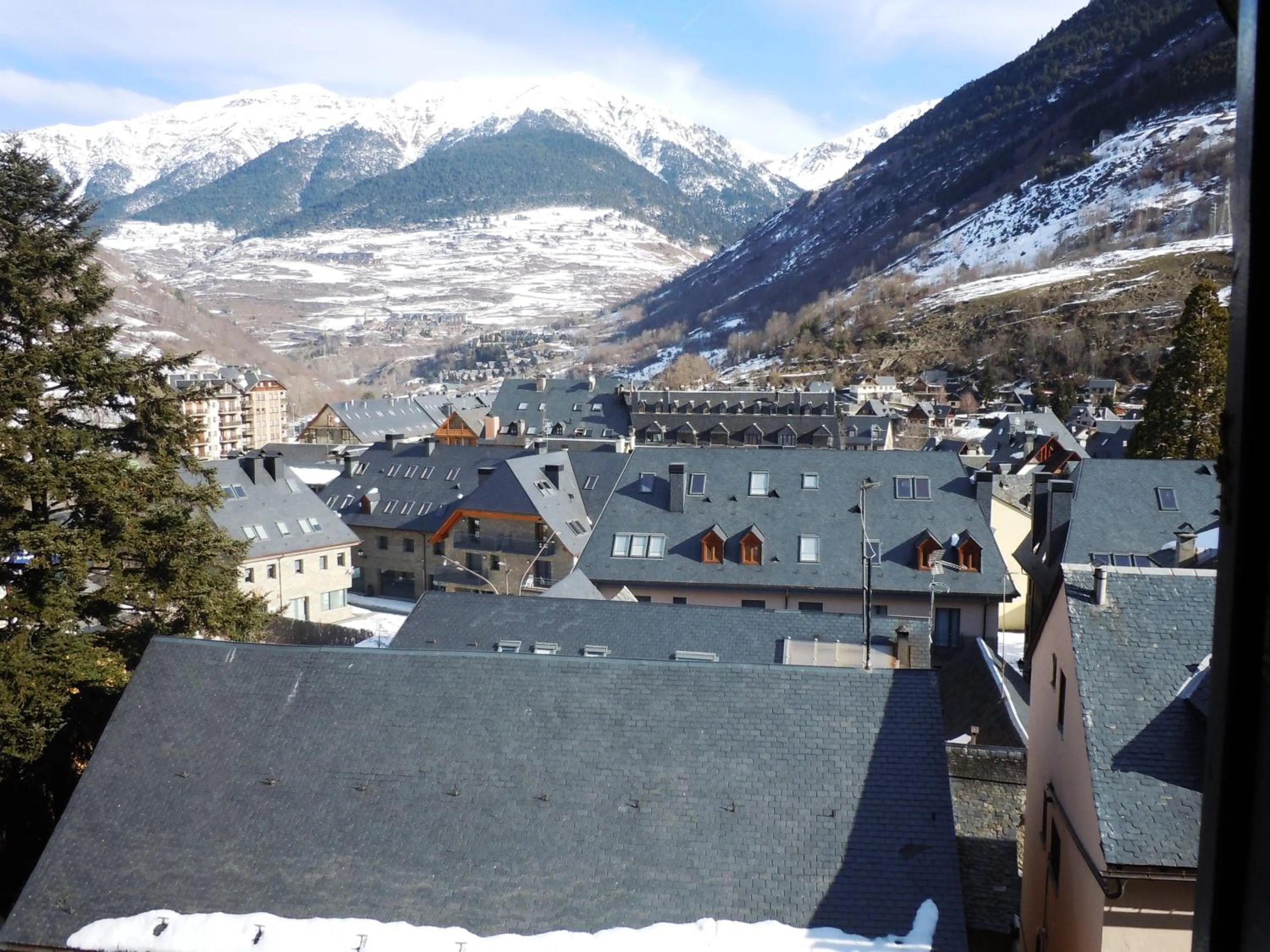 Mountain view in Hotel Urogallo