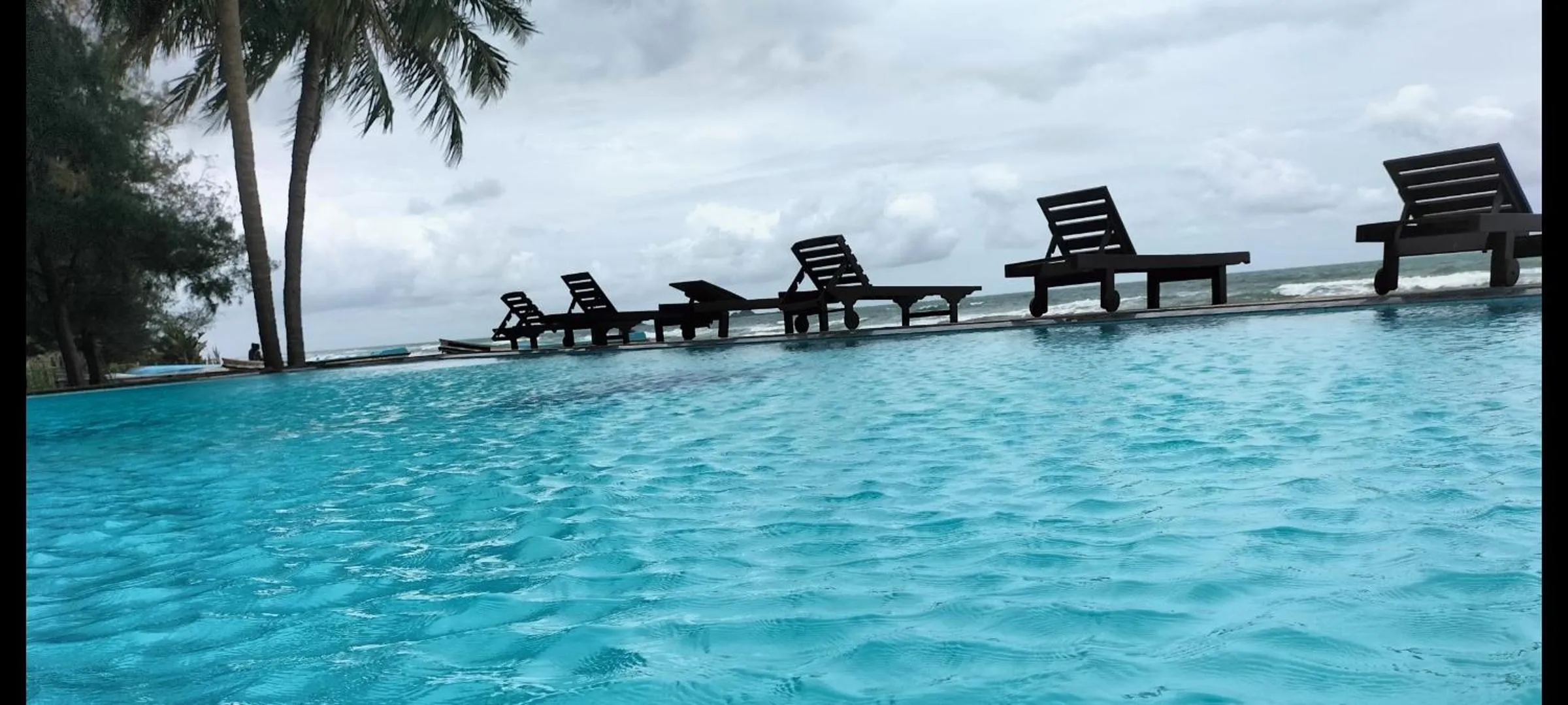 Swimming pool in Hotel Coral Bay