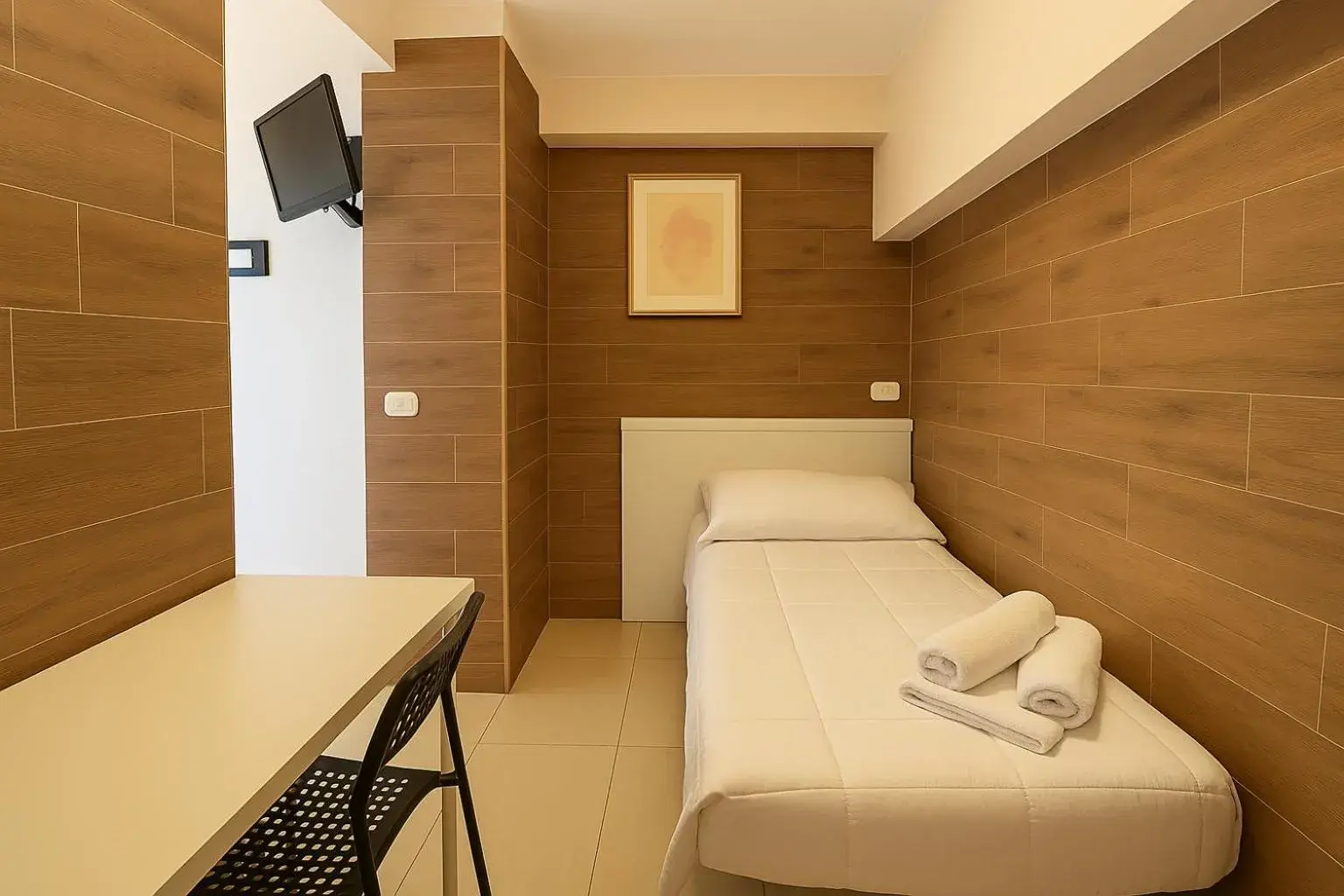 Basic Triple Room in Margherita Rooms Basic Triple Room in Margherita Rooms