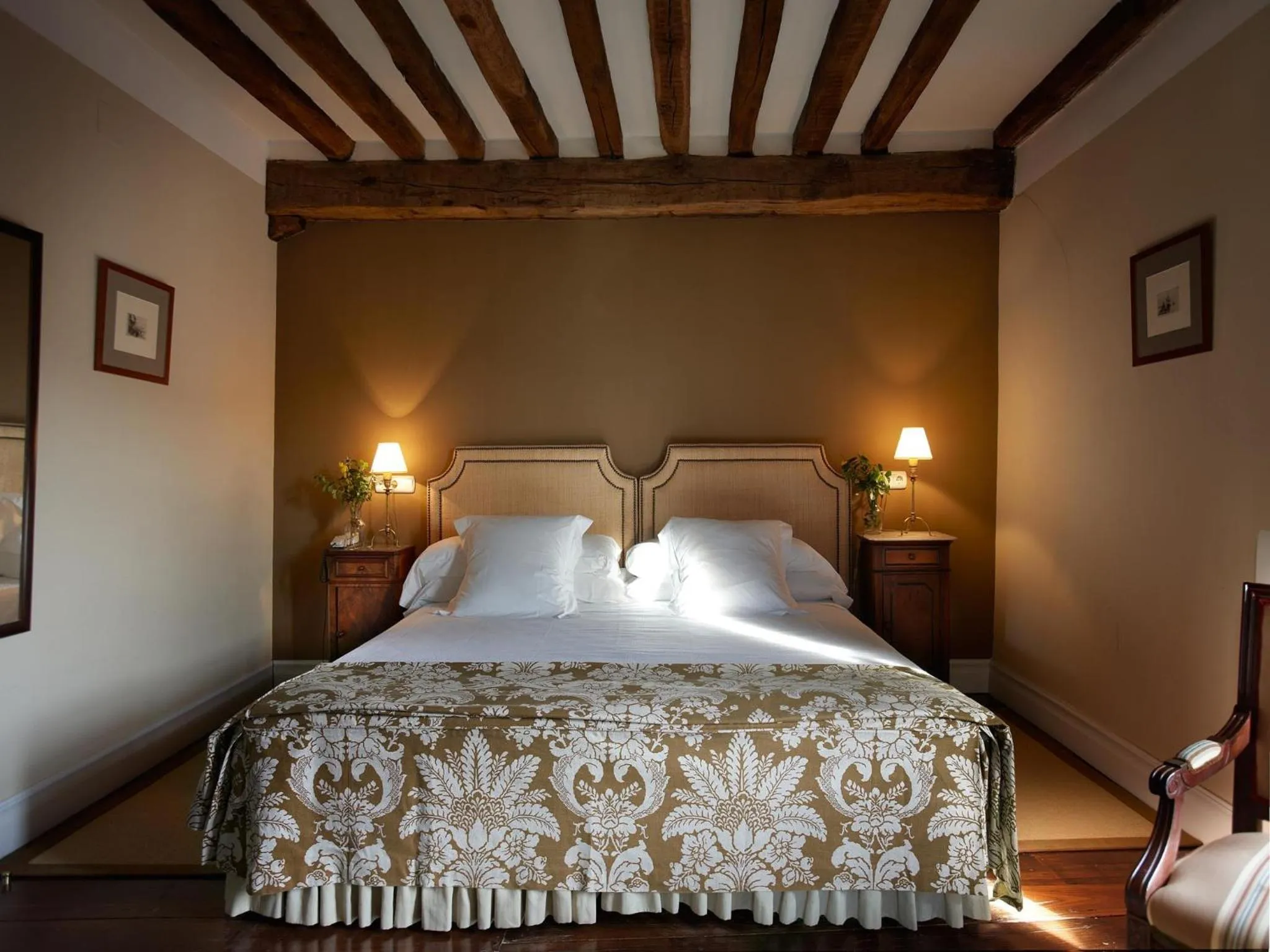 Photo of the whole room, Bed in Churrut Hotel