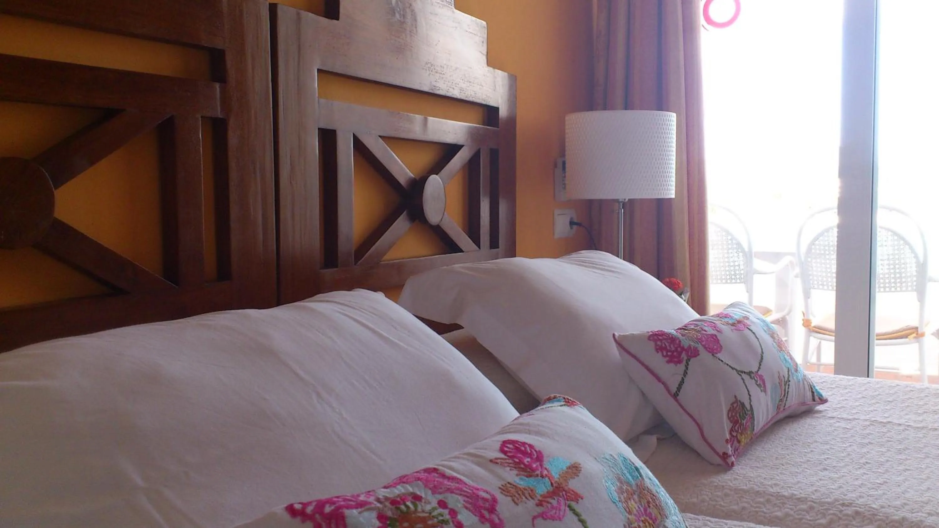 Balcony/Terrace, Bed in Hotel Boutique Las Arenas