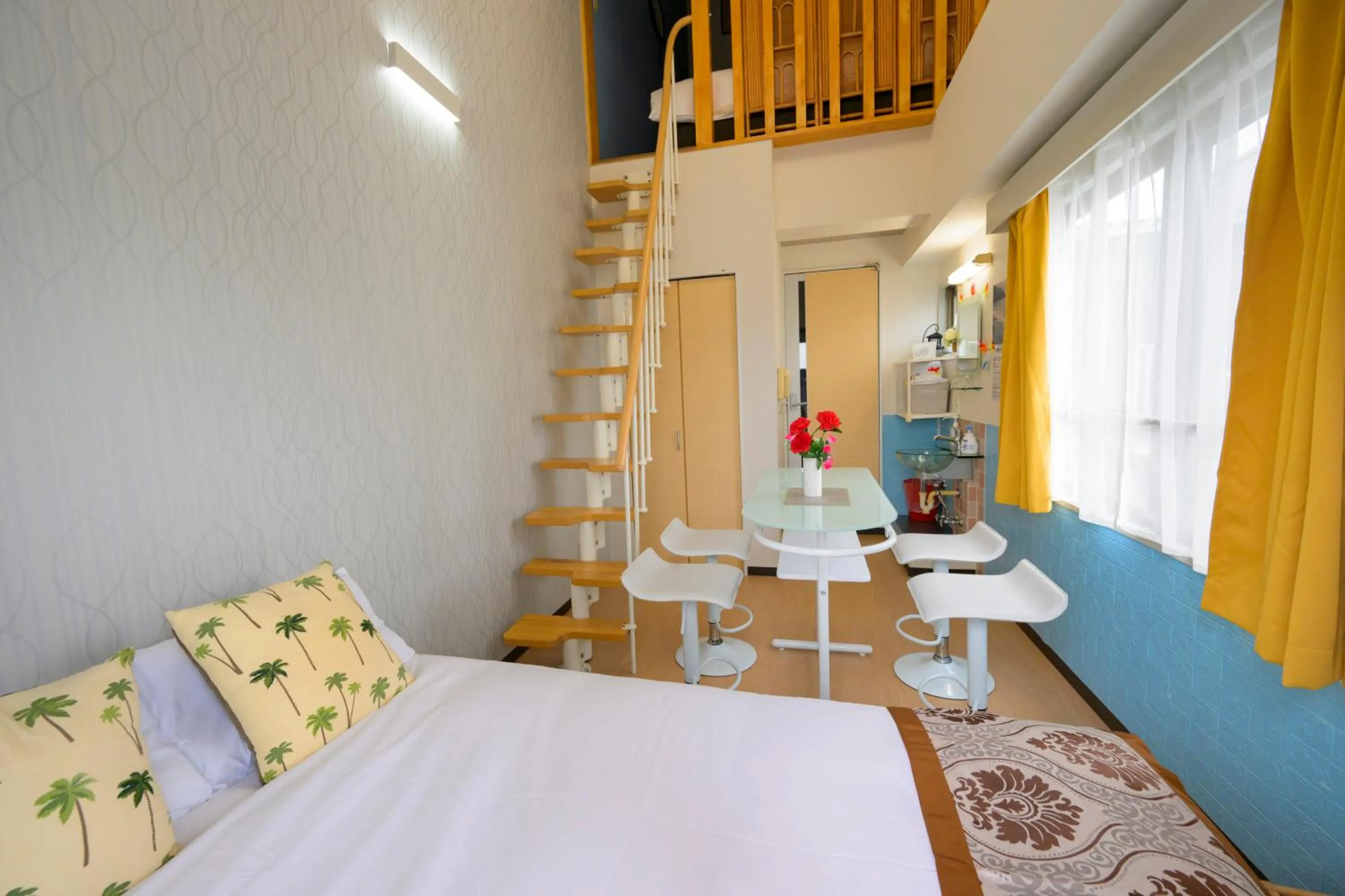 Photo of the whole room, Bed in HOTEL AARON通天東