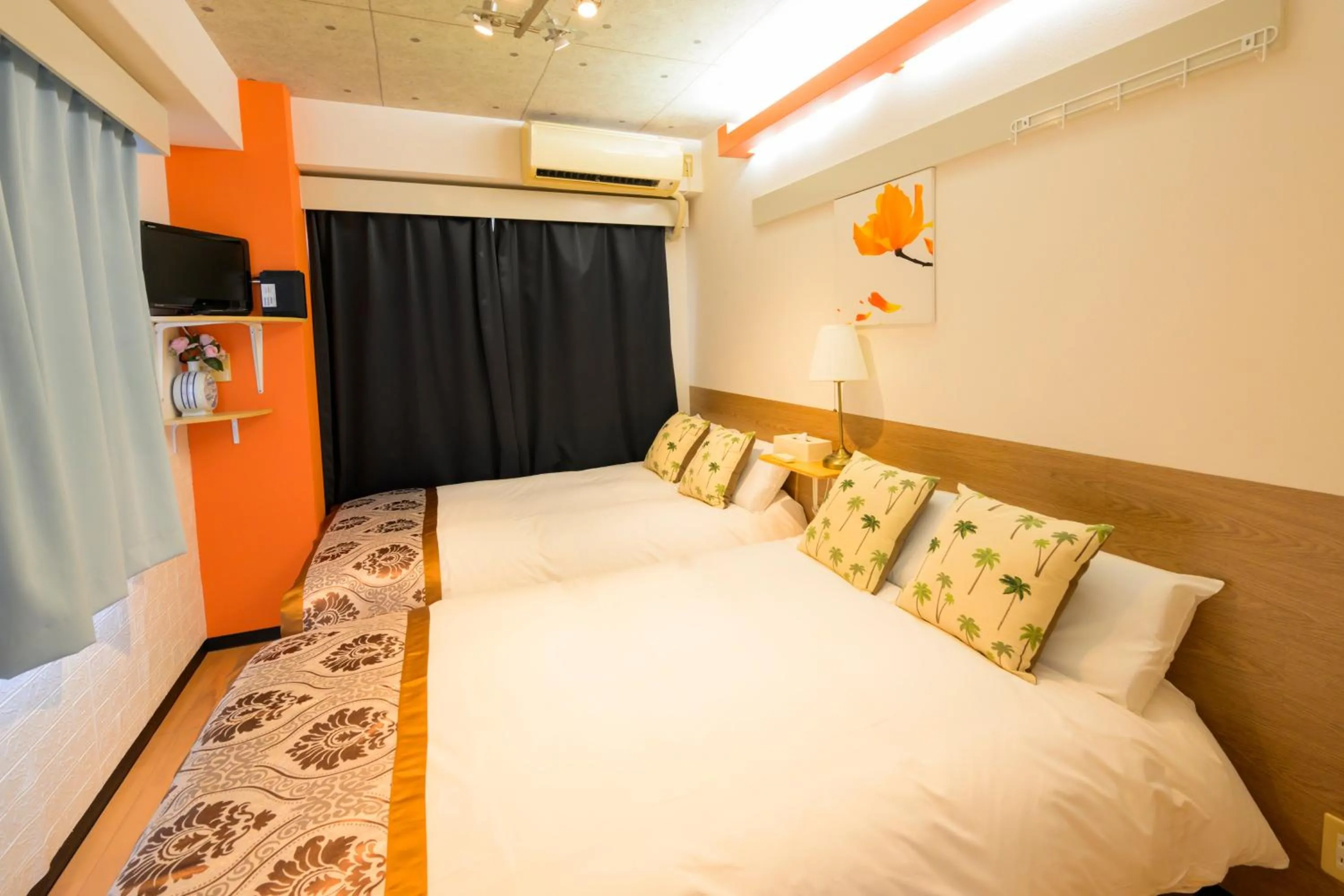 Bedroom, Bed in HOTEL AARON通天東