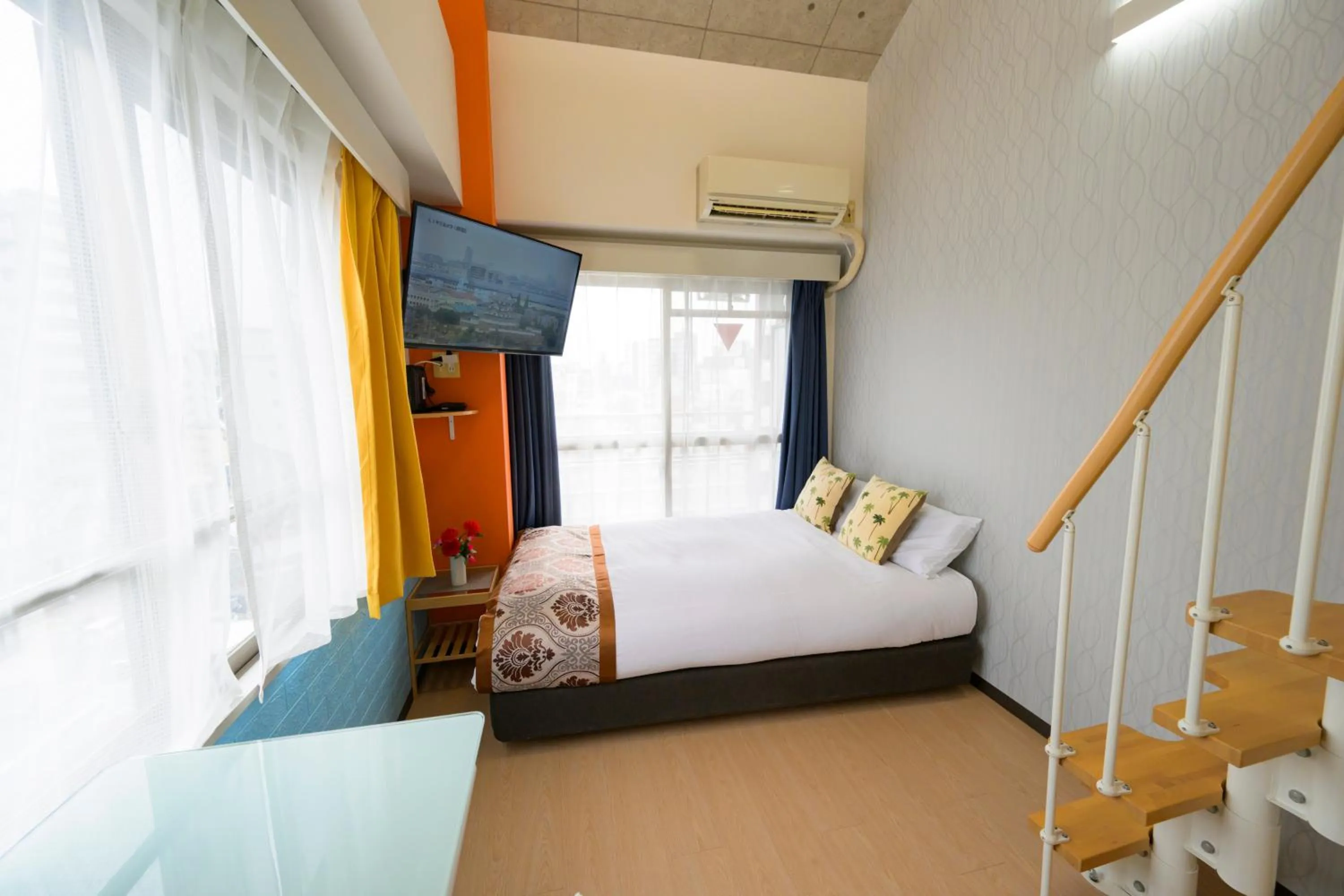 Photo of the whole room, Bed in HOTEL AARON通天東