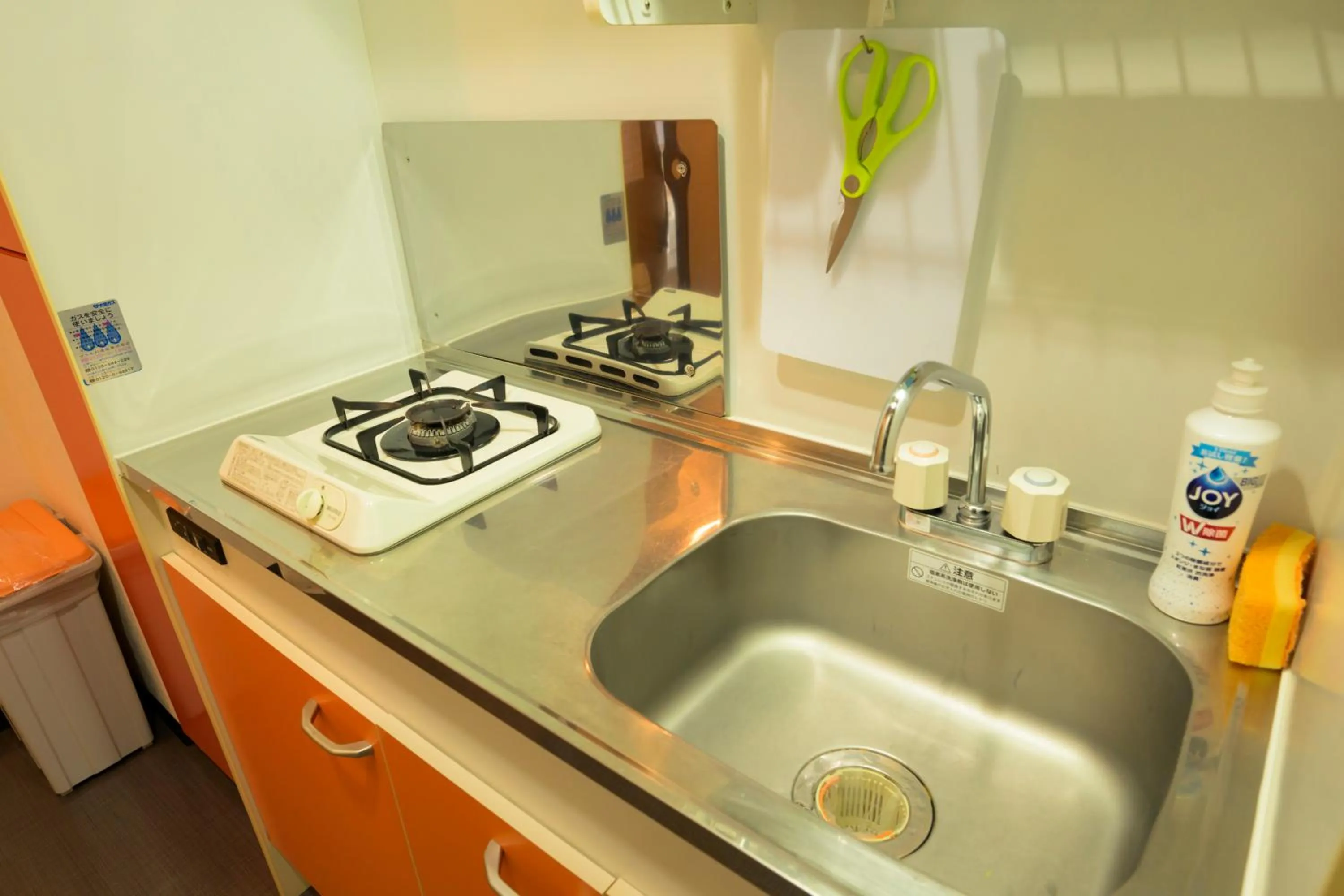 Kitchen or kitchenette in HOTEL AARON通天東
