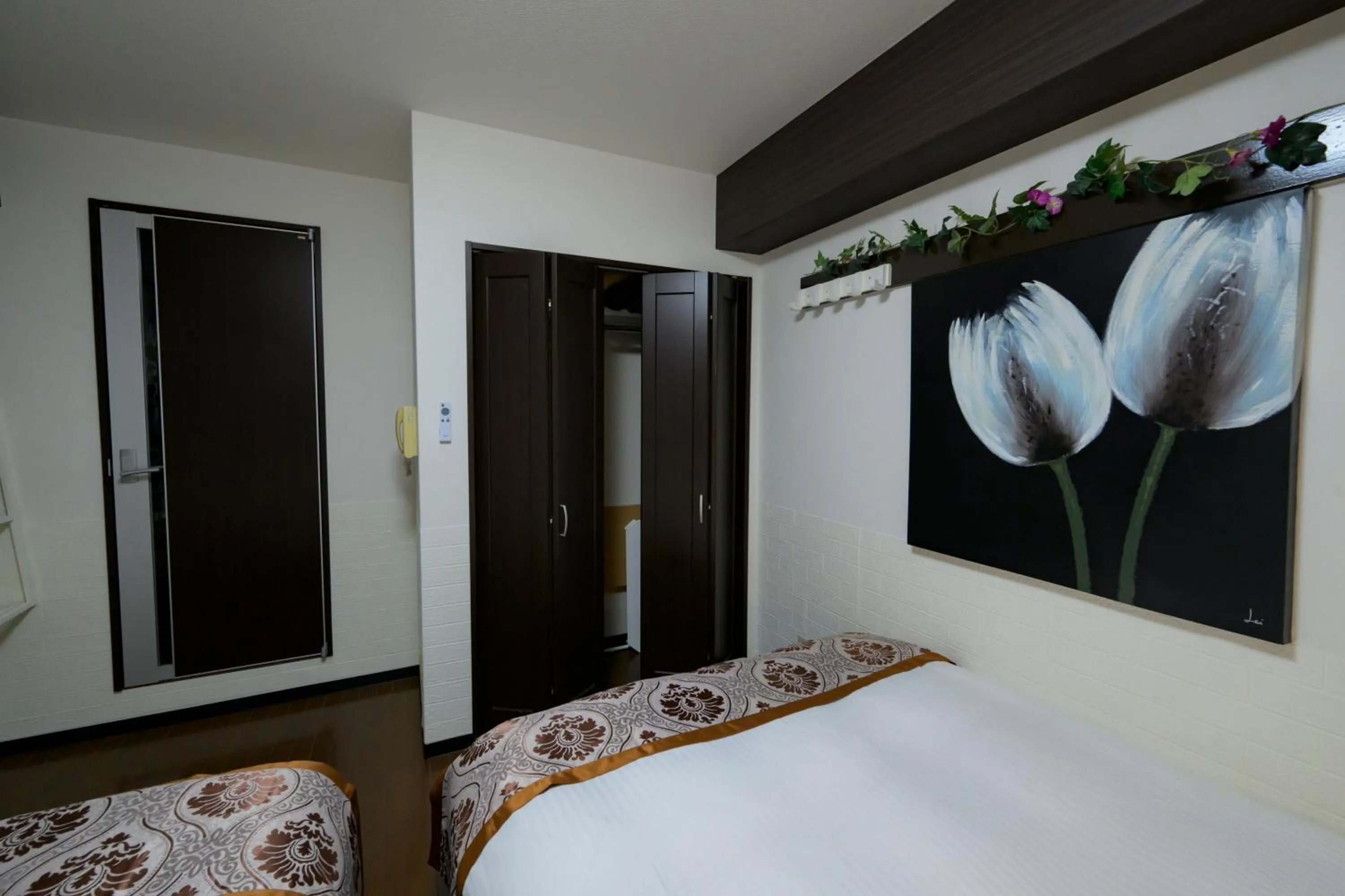 storage, Bed in HOTEL AARON通天東