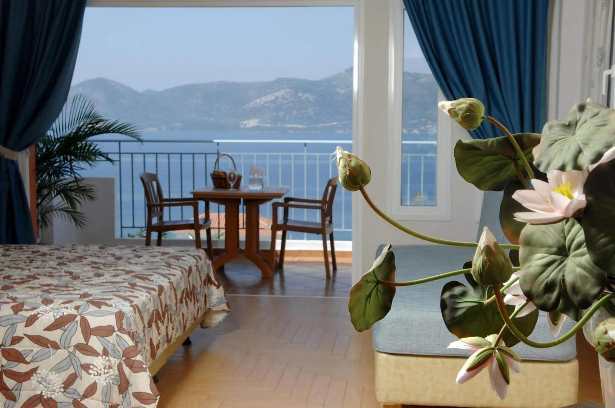 Balcony/Terrace, Bed in Thalassa Hotel