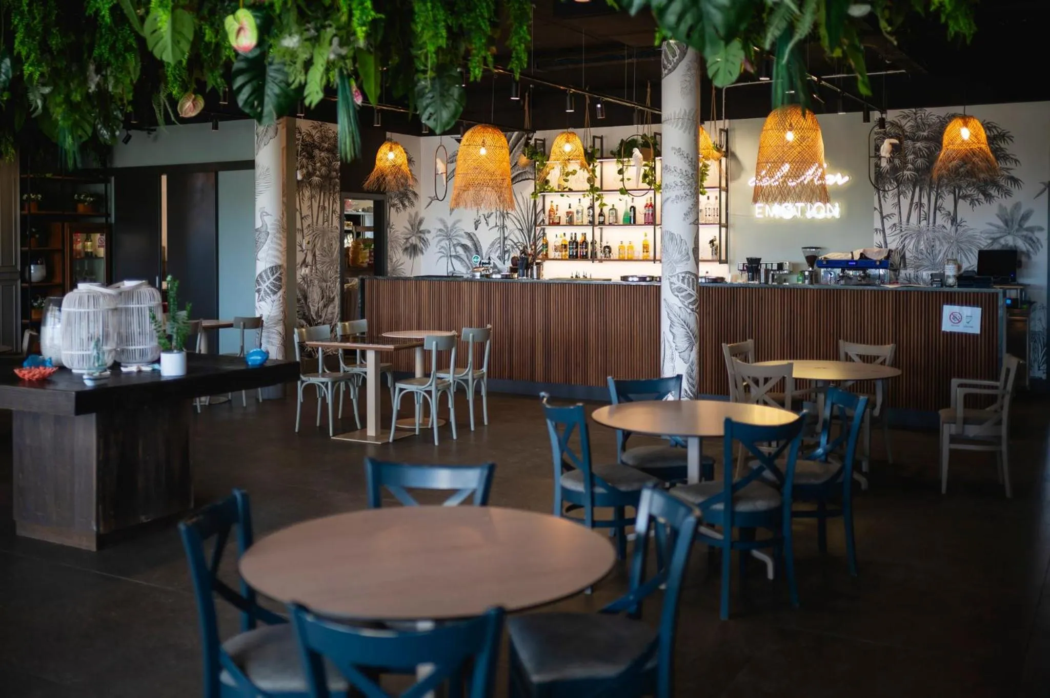 Restaurant/places to eat in Resort Del Mar Emotion