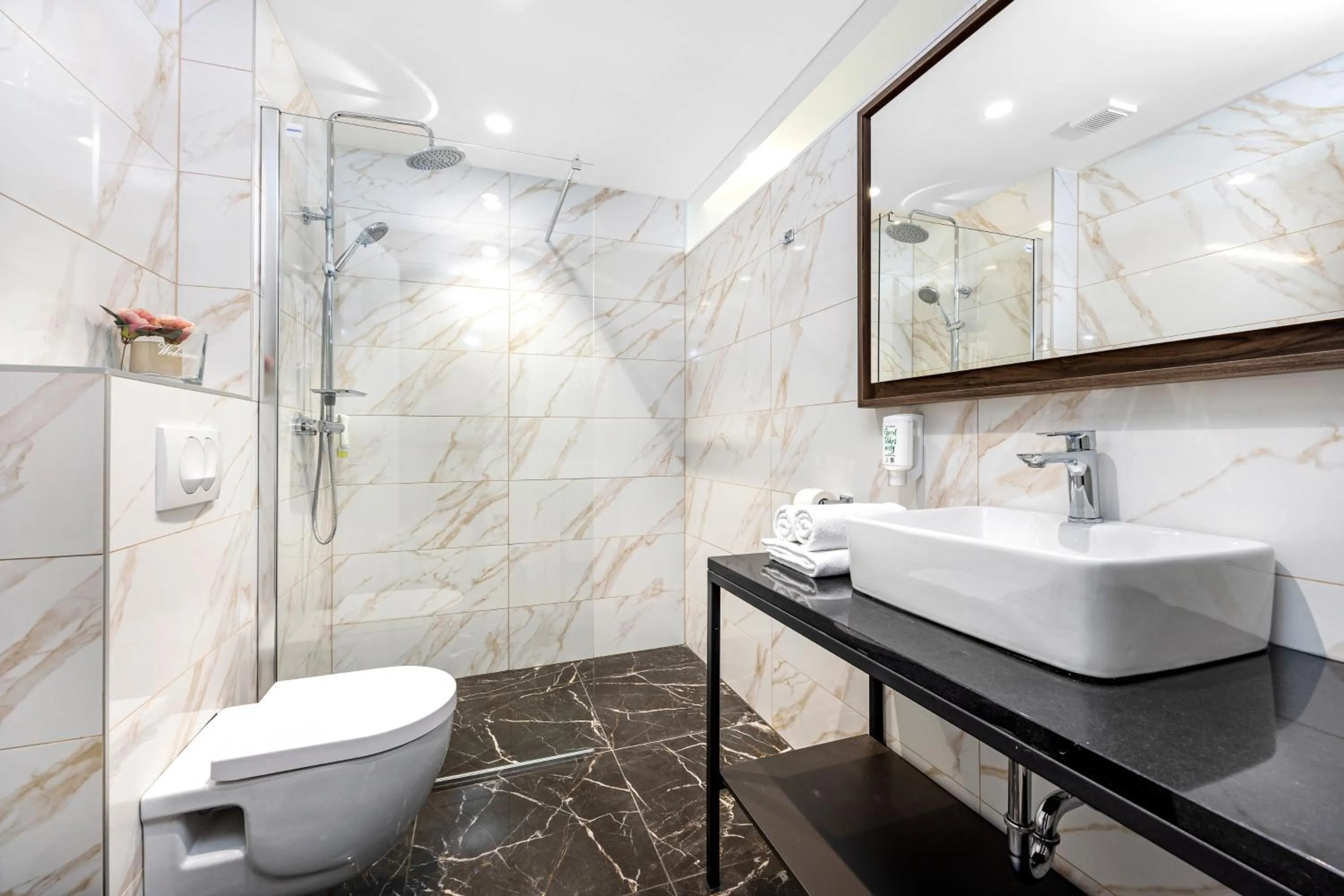 Shower in Resort Del Mar Emotion