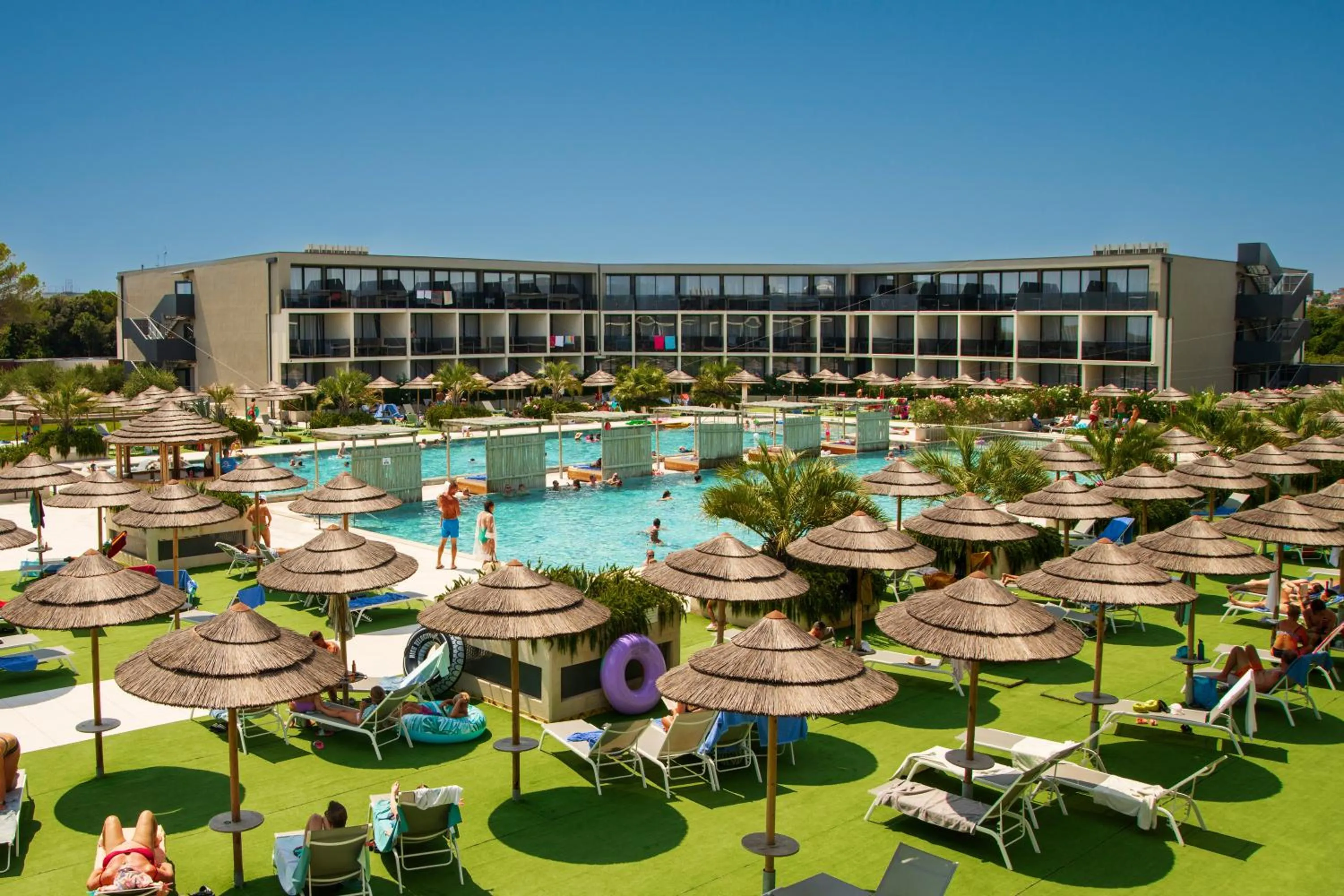 Property building in Resort Del Mar Emotion