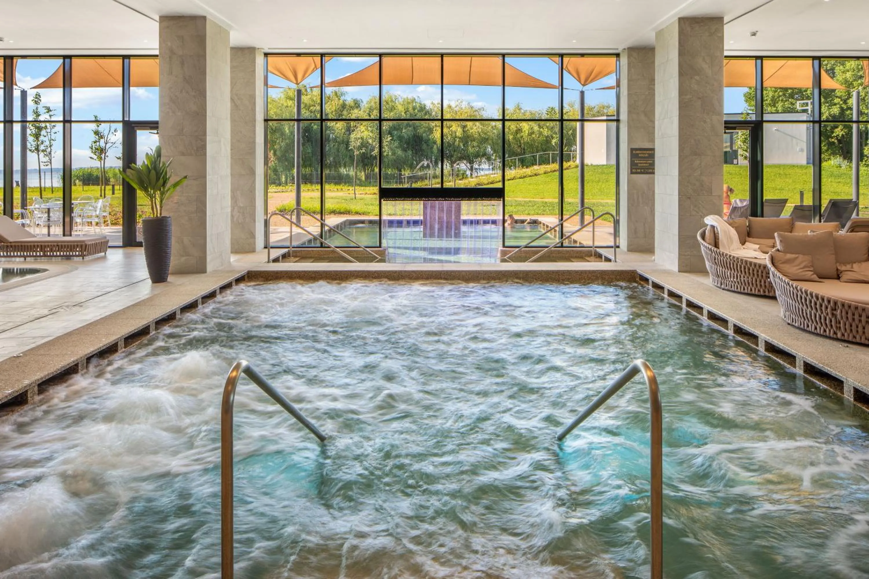 Hot Tub in Sirius Hotel****Superior