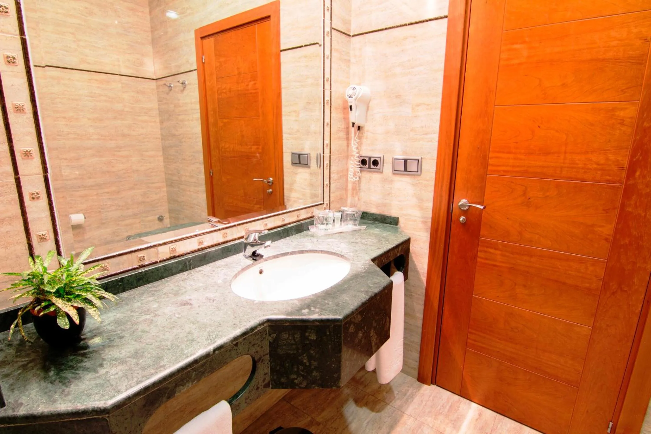 Bathroom in Hotel Carmen