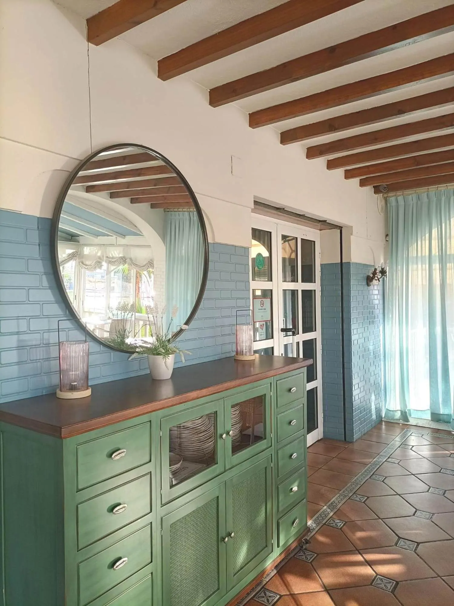 Restaurant/places to eat in Hotel Carmen