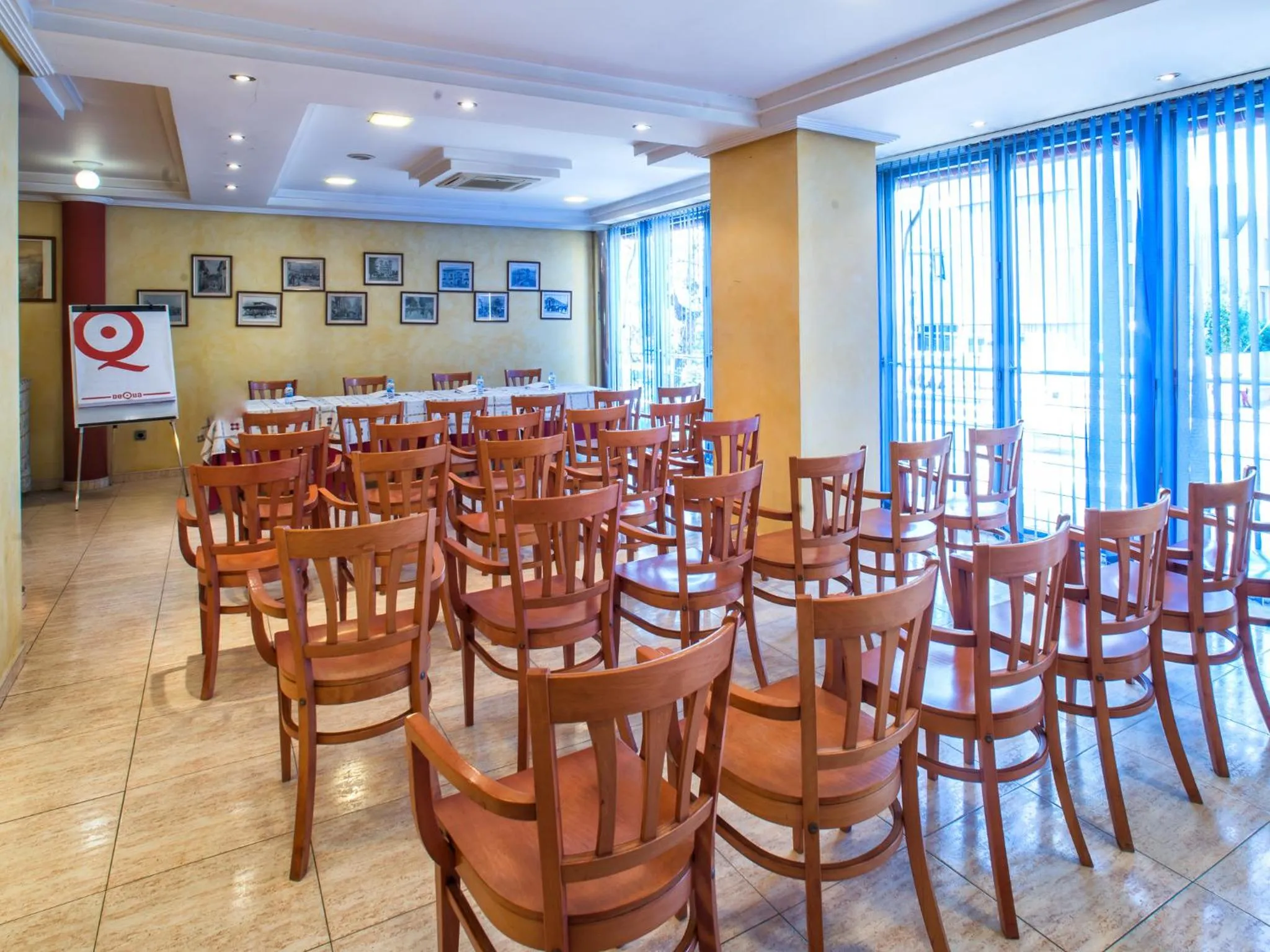 Communal lounge/ TV room in Hotel Legazpi