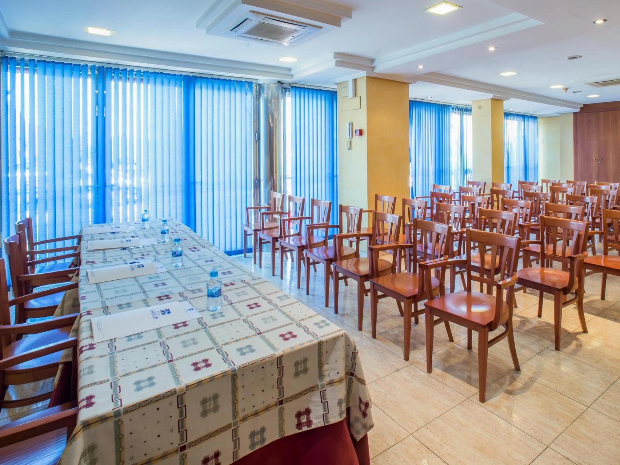 Communal lounge/ TV room in Hotel Legazpi