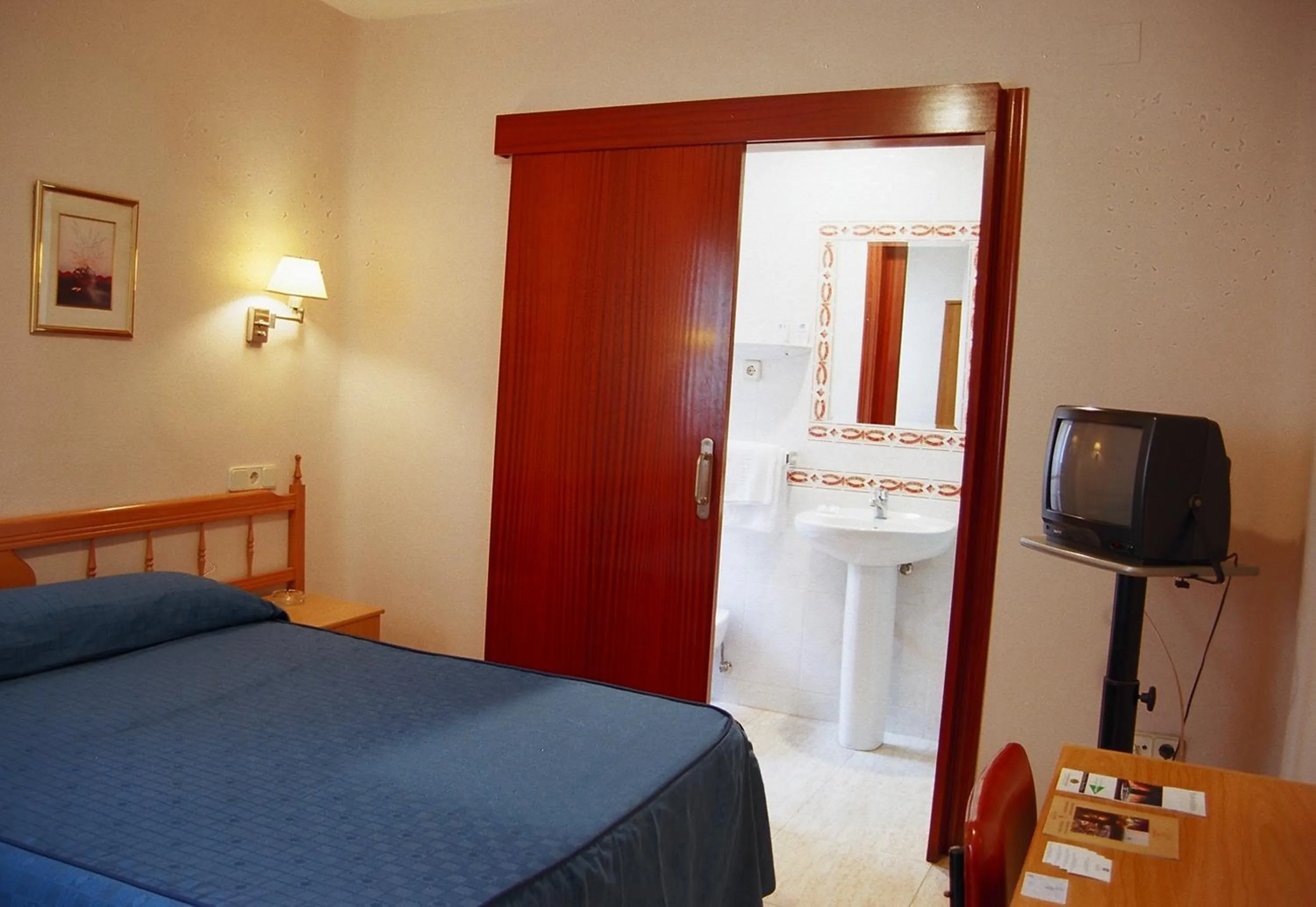 Photo of the whole room, Bed in Hotel Legazpi