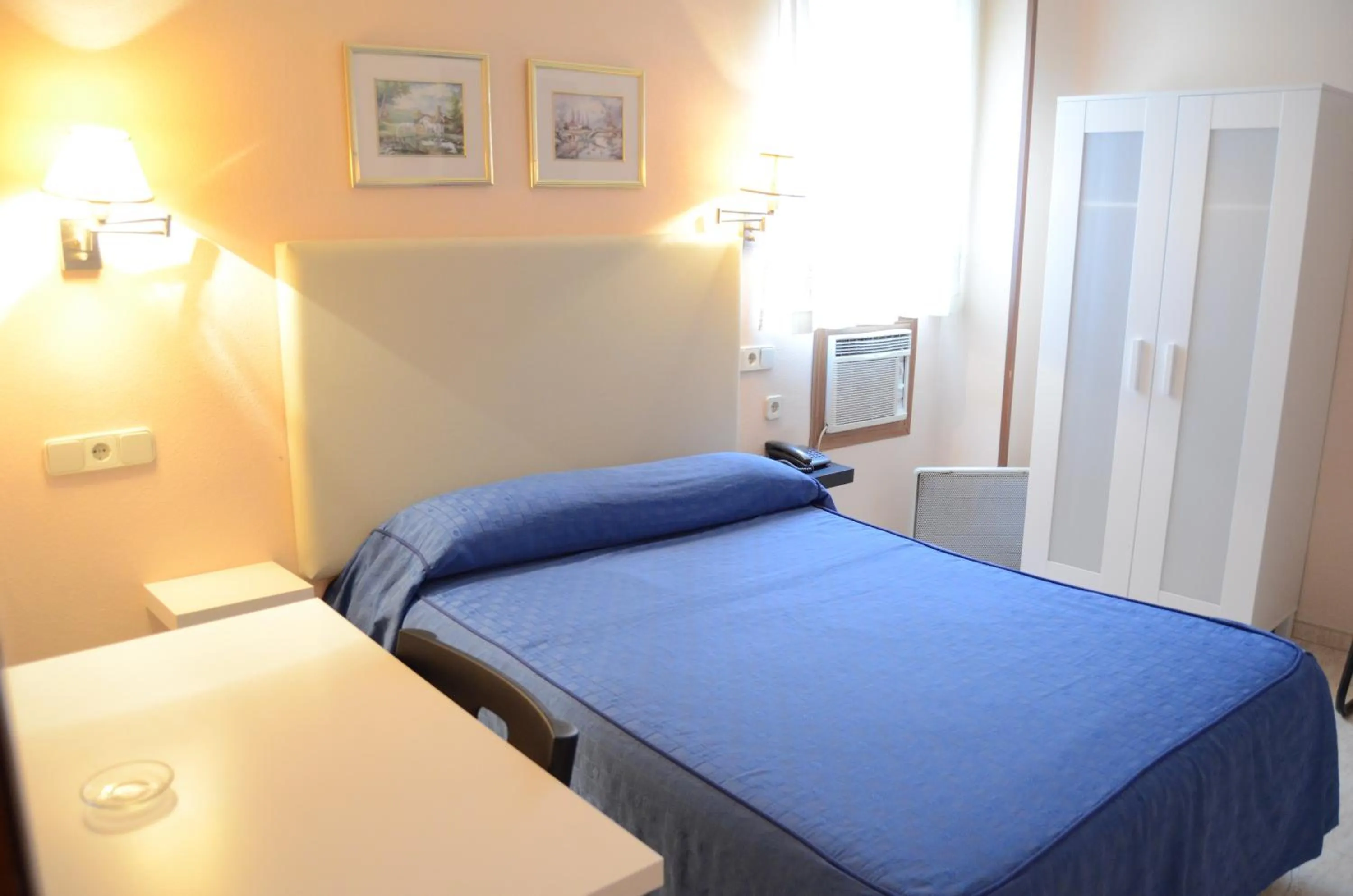 Photo of the whole room, Bed in Hotel Legazpi