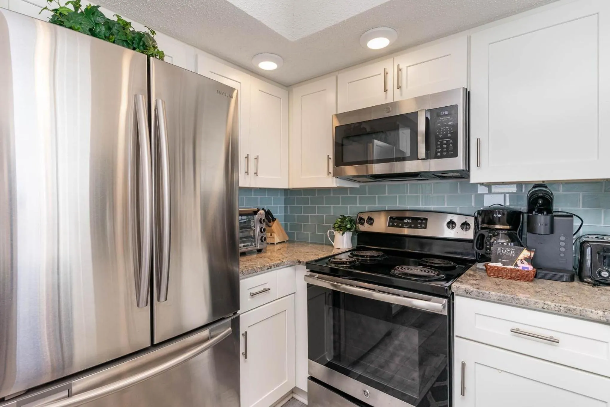 Kitchen or kitchenette in Gorgeously remodeled 2 bedroom ocean front unit - 509 South Hampton condo