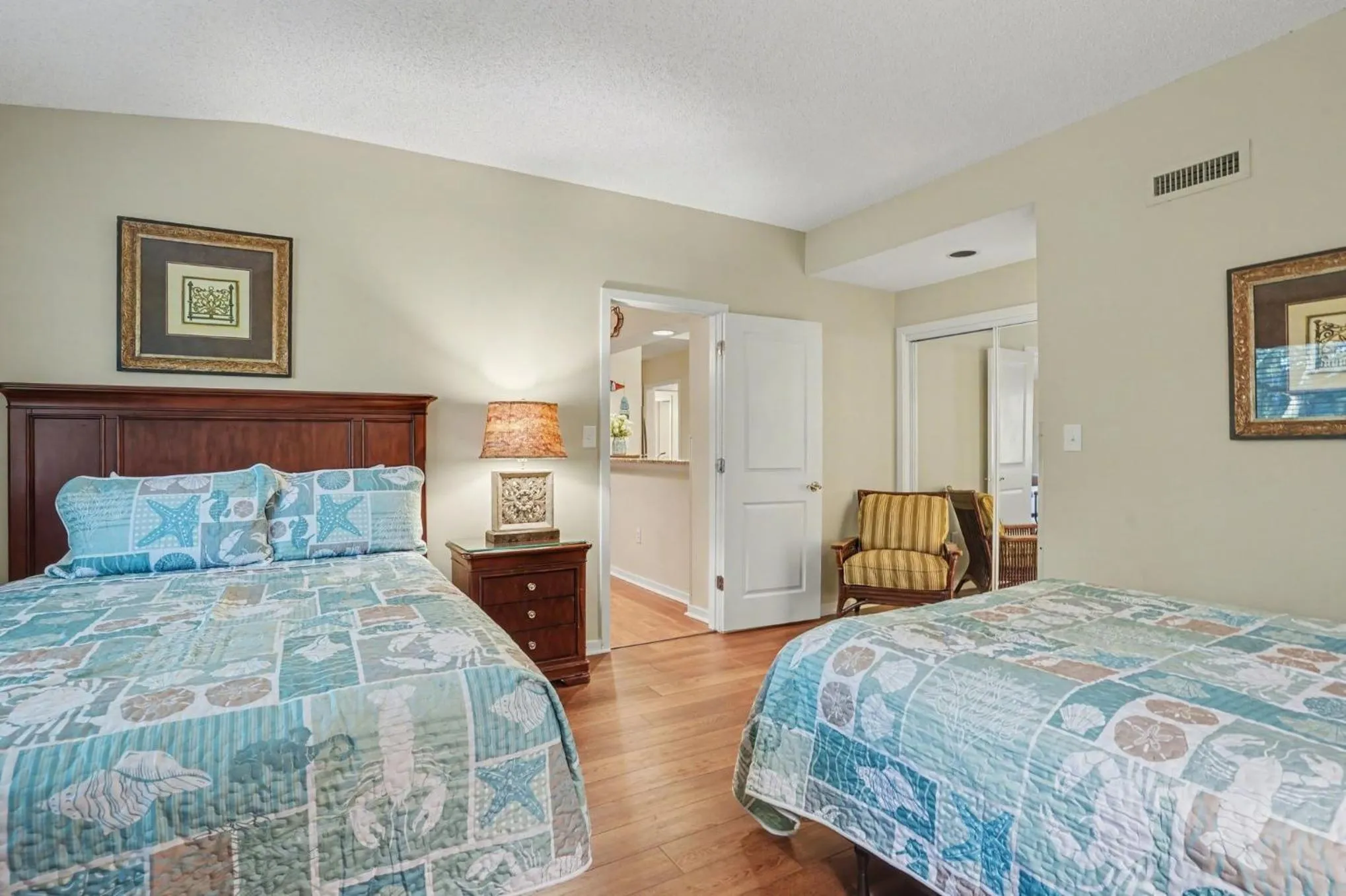 Bed in Updated 3 bedroom, 3 bathroom villa, 13D Richmond Park villa