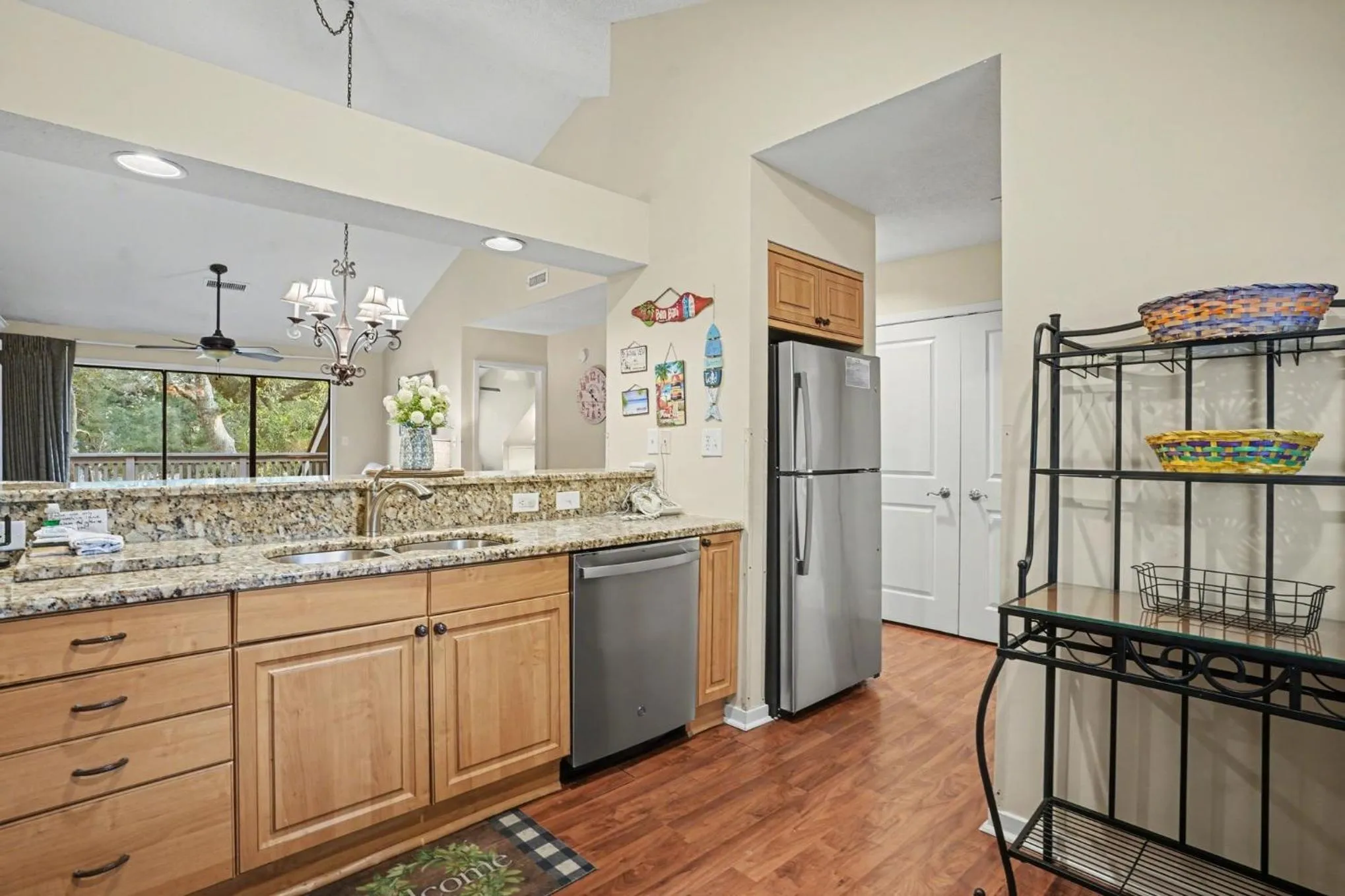 Updated 3 bedroom, 3 bathroom villa, 13D Richmond Park villa